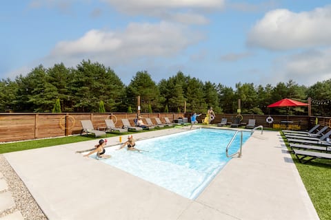 70’s Lodge • Spa Retreat for Friends & Family