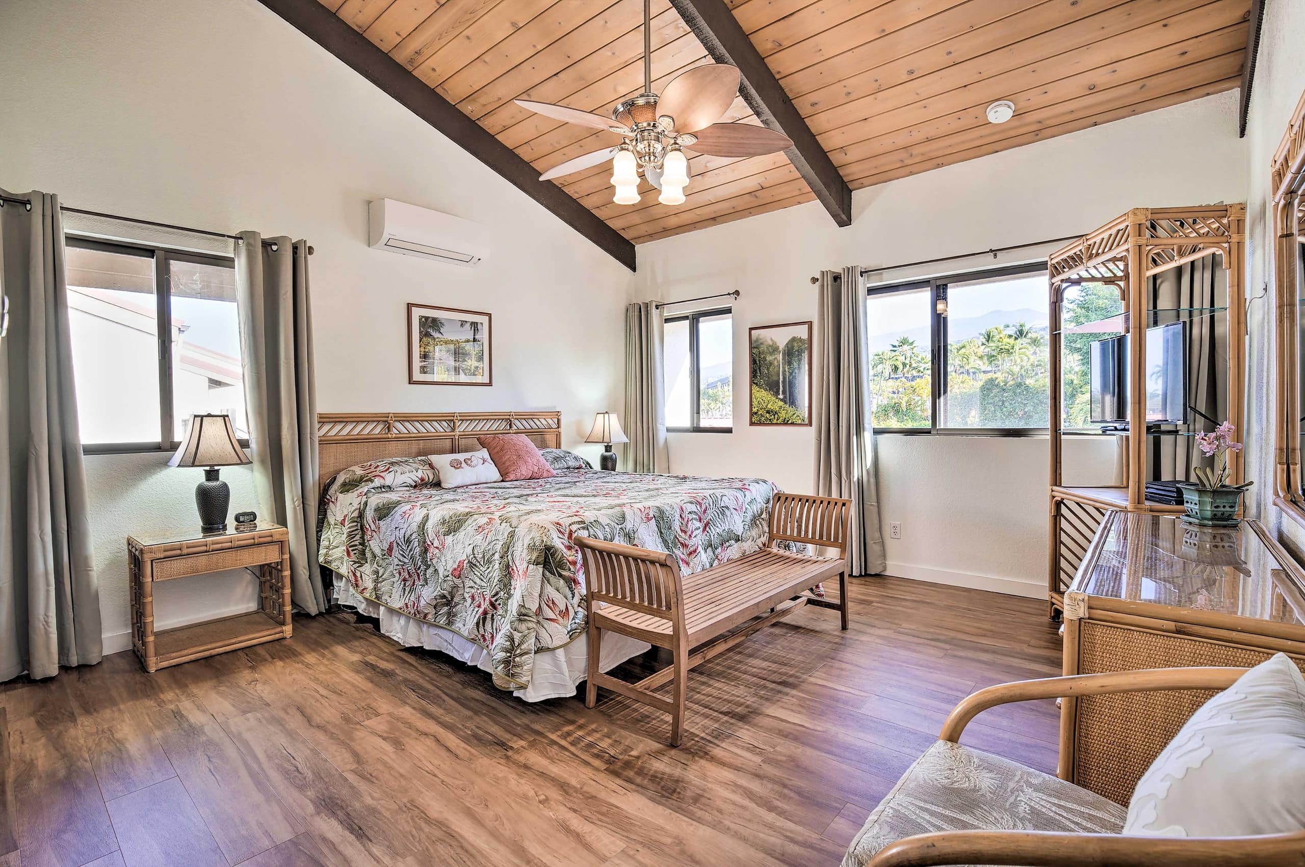 Condo in Kailua-Kona · ★4.95 · 1 bedroom · 2 beds · 2 baths - Image 13