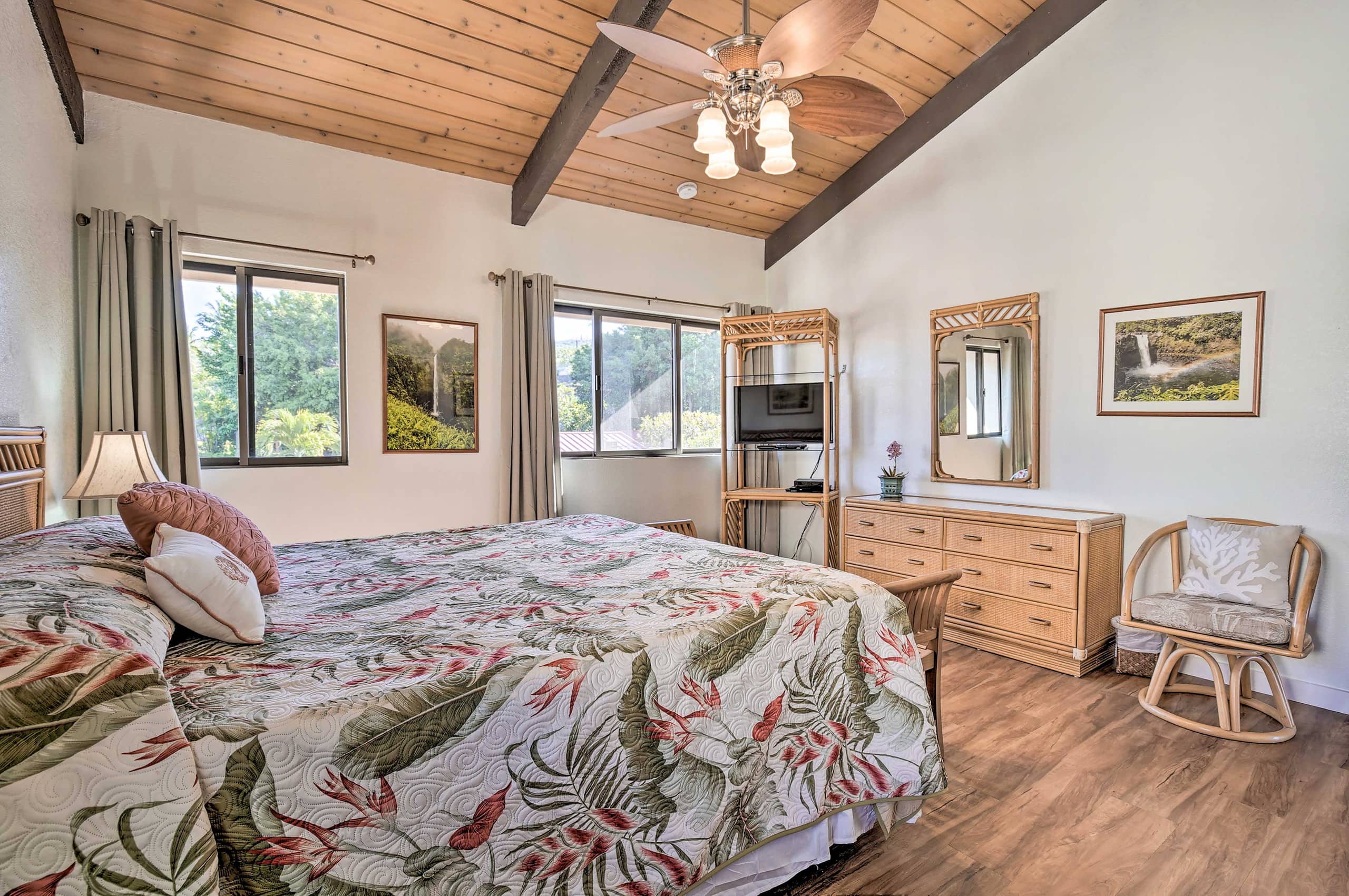 Condo in Kailua-Kona · ★4.95 · 1 bedroom · 2 beds · 2 baths - Image 14