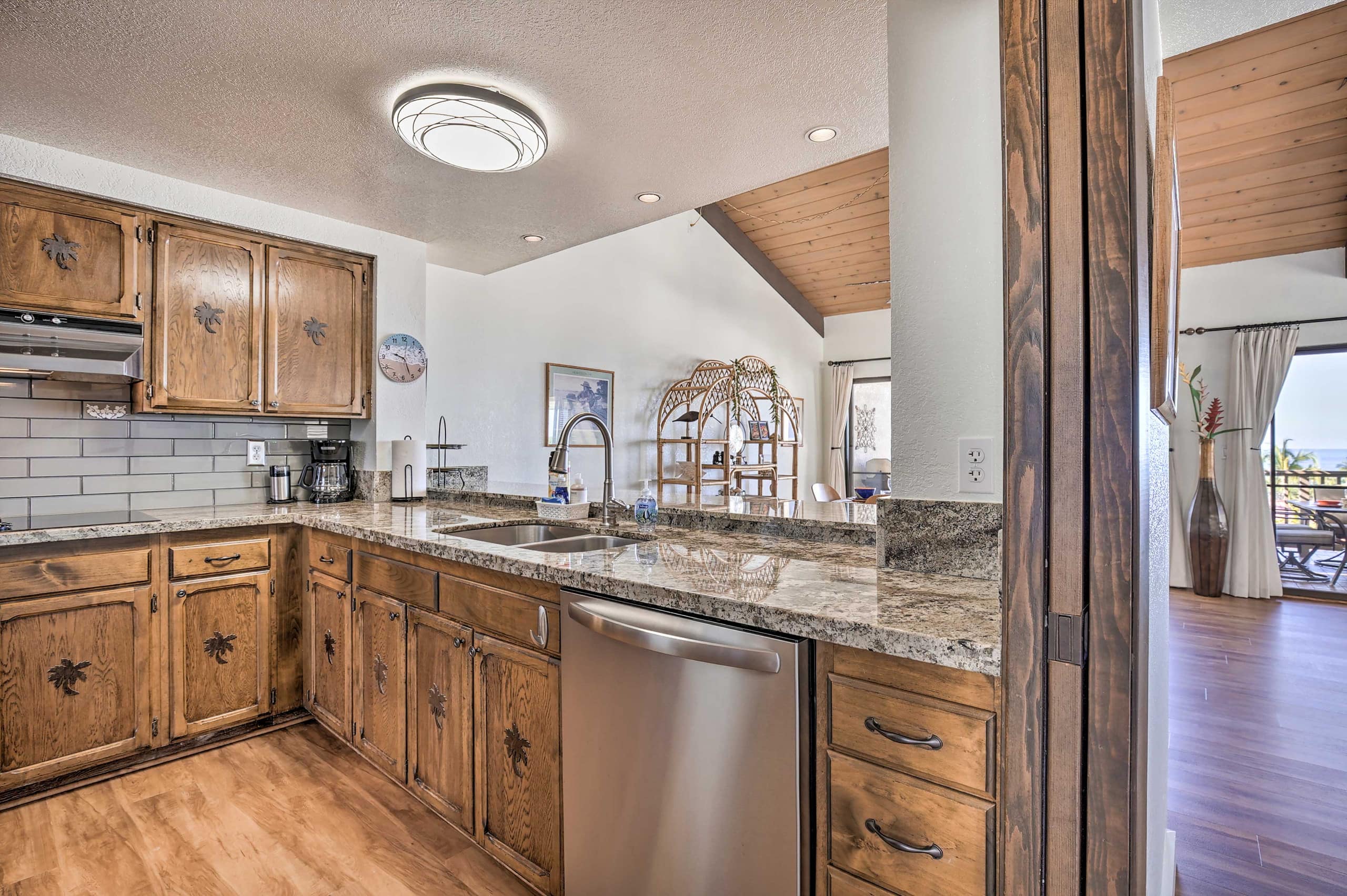 Condo in Kailua-Kona · ★4.95 · 1 bedroom · 2 beds · 2 baths - Image 9