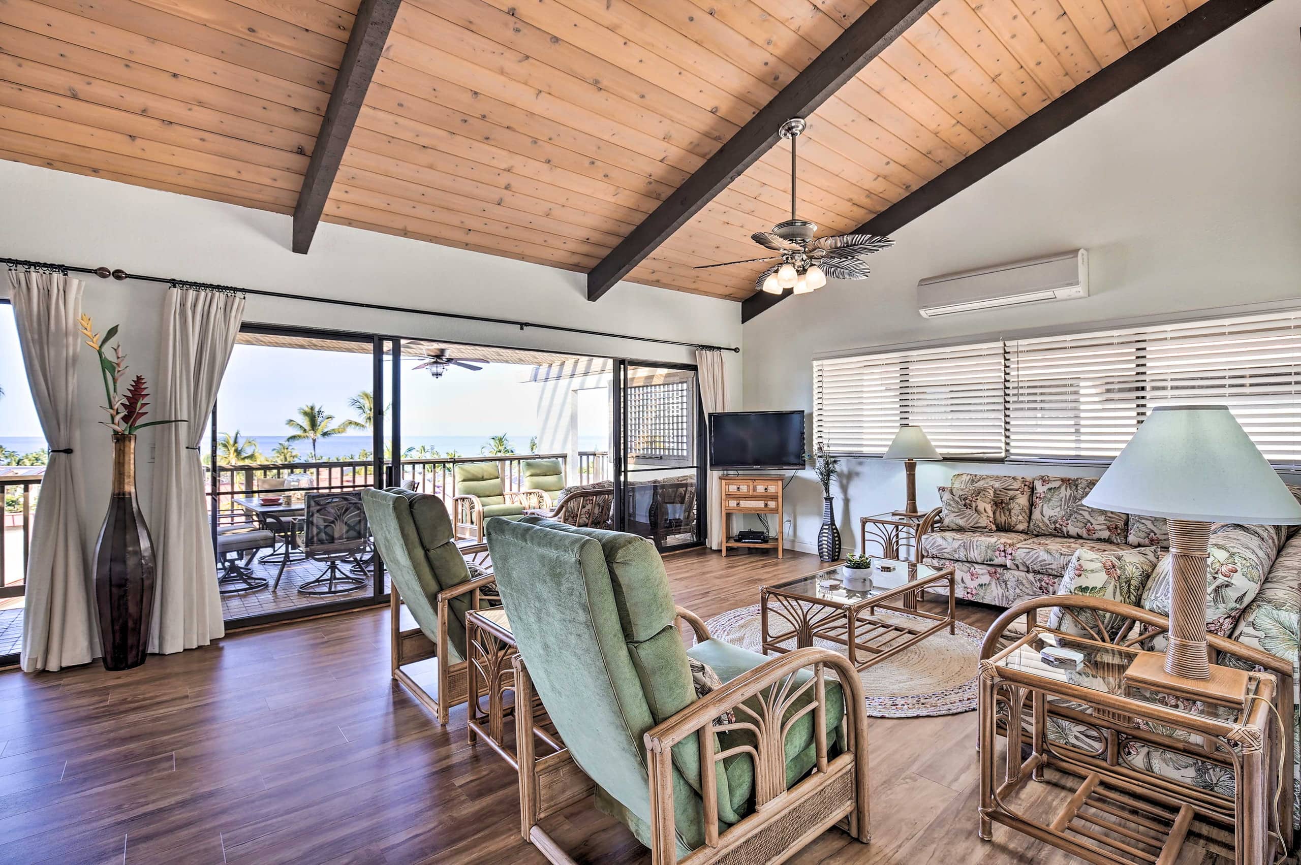 Condo in Kailua-Kona · ★4.95 · 1 bedroom · 2 beds · 2 baths - Image 3