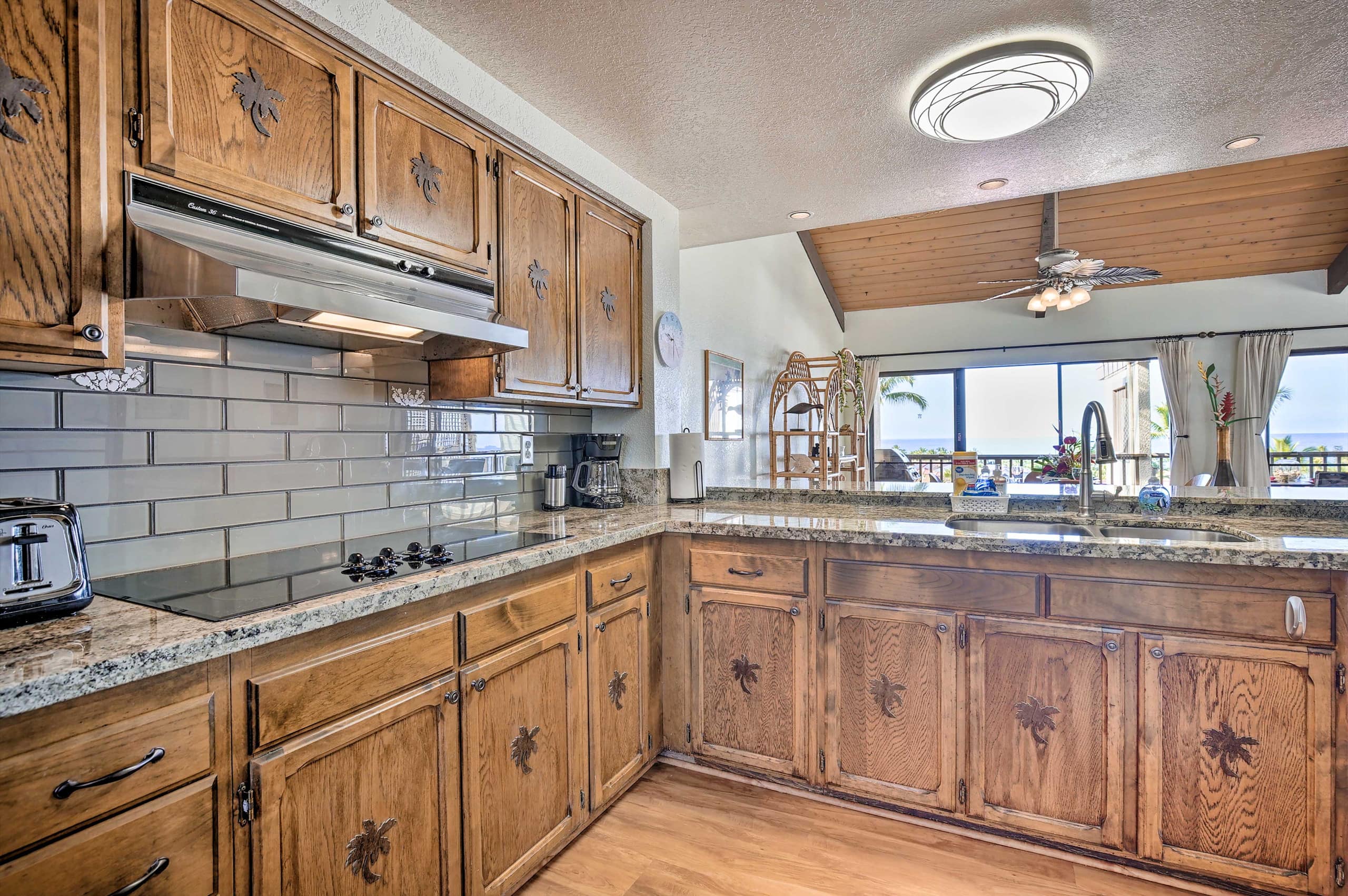 Condo in Kailua-Kona · ★4.95 · 1 bedroom · 2 beds · 2 baths - Image 11