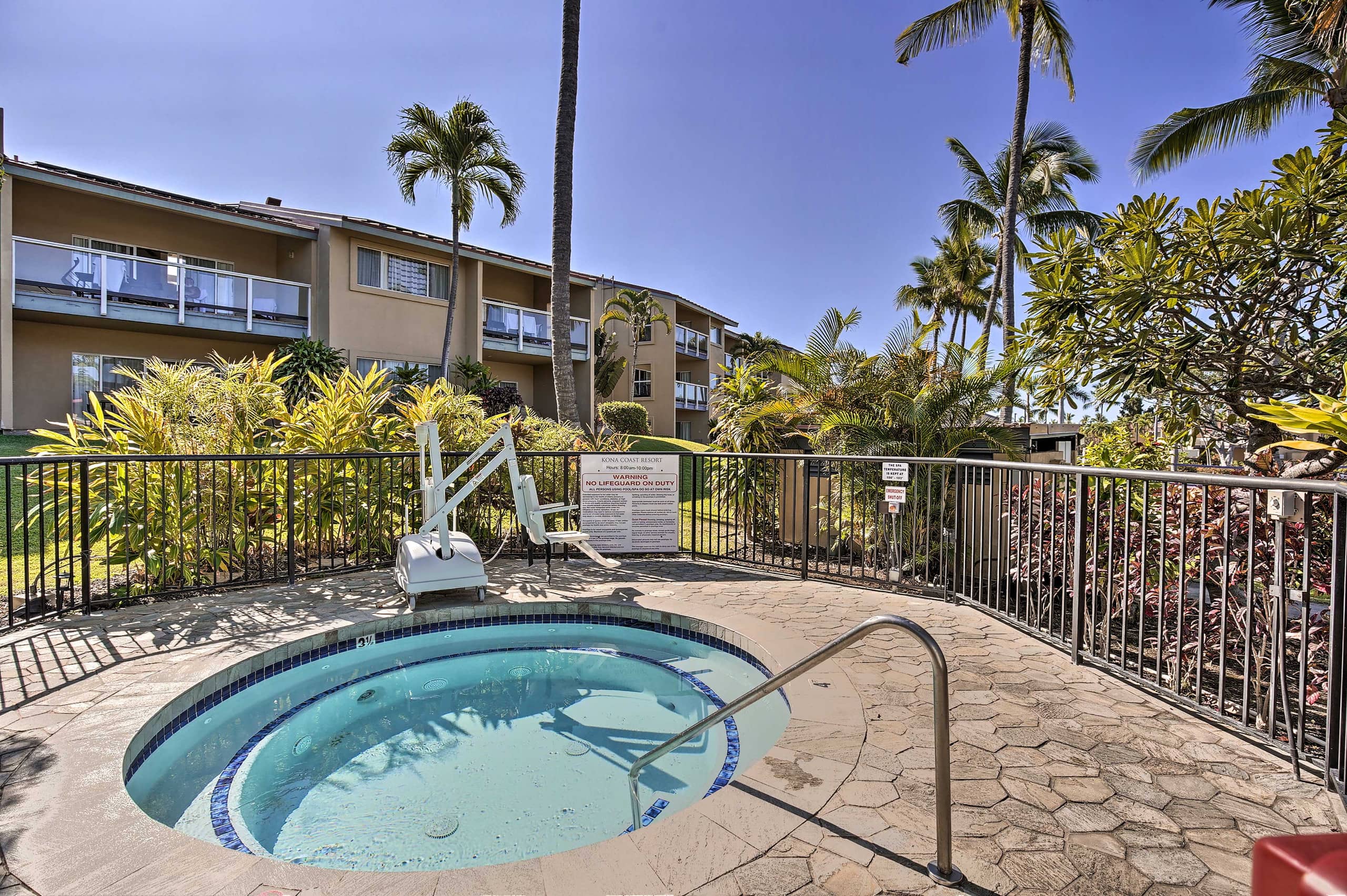 Condo in Kailua-Kona · ★4.95 · 1 bedroom · 2 beds · 2 baths - Image 30