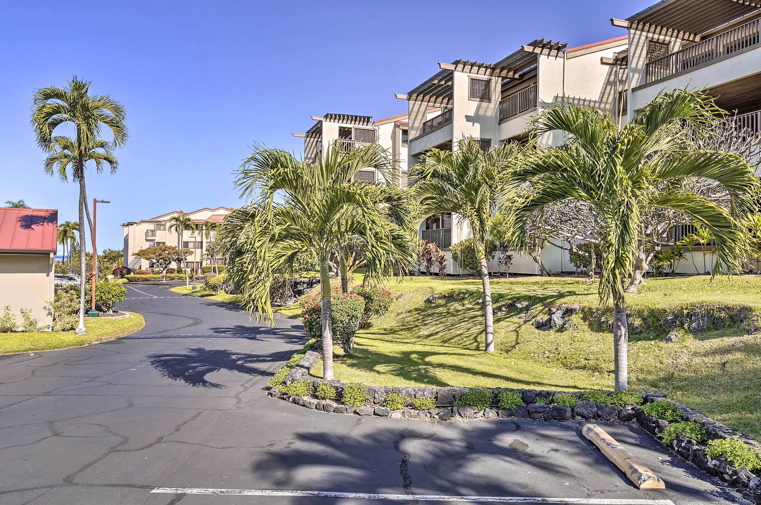 Condo in Kailua-Kona · ★4.95 · 1 bedroom · 2 beds · 2 baths - Image 25