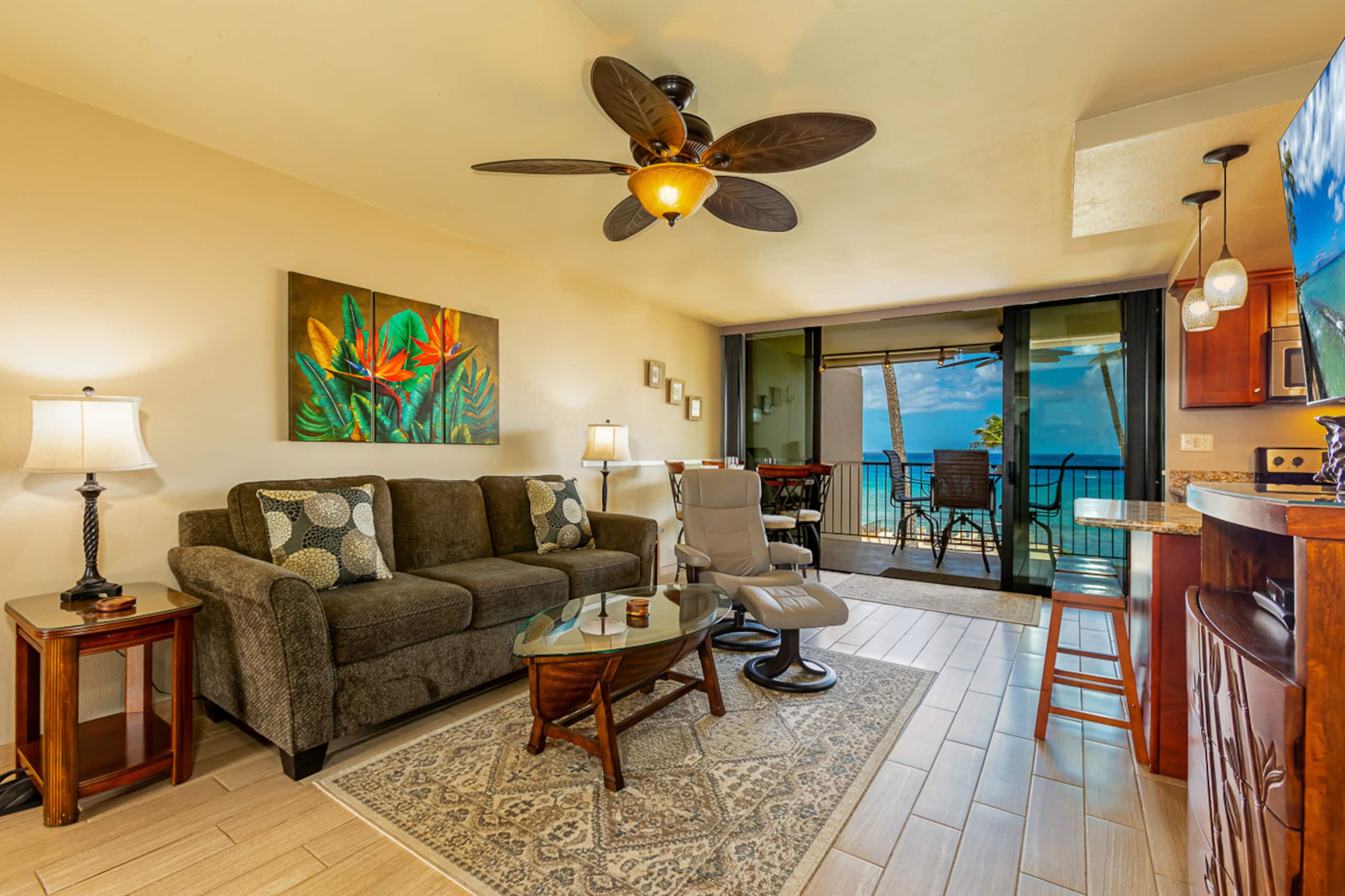 Condo in Lahaina · ★4.65 · 1 bedroom · 2 beds · 1 shared bath - Image 11