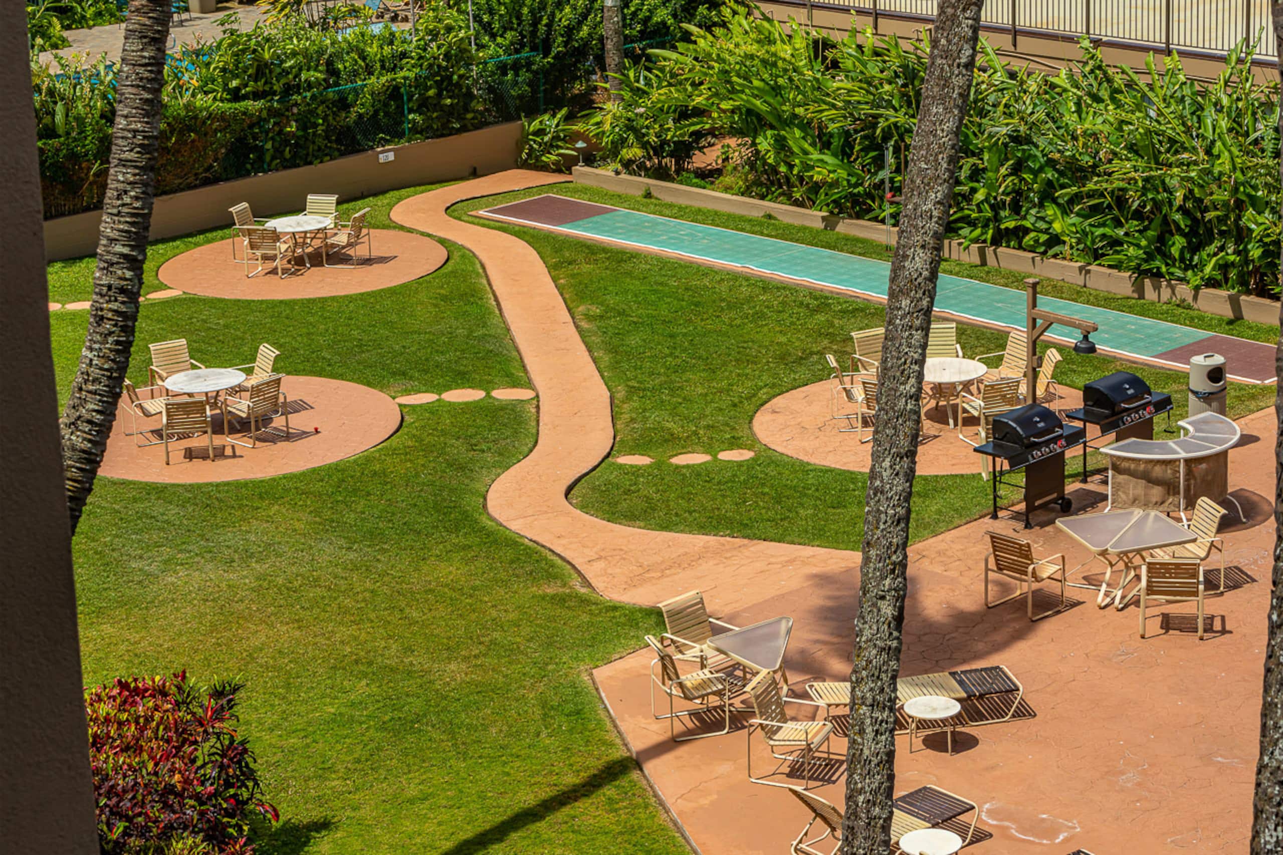 Condo in Lahaina · ★4.65 · 1 bedroom · 2 beds · 1 shared bath - Image 36