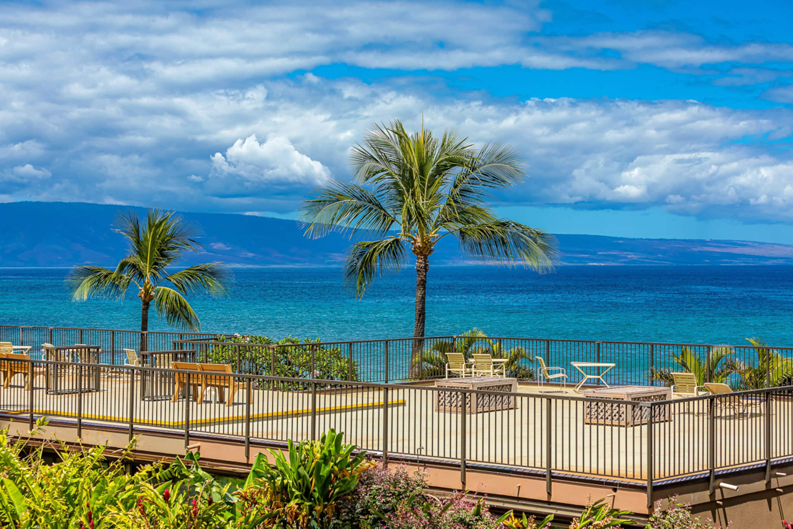 Condo in Lahaina · ★4.65 · 1 bedroom · 2 beds · 1 shared bath - Image 37