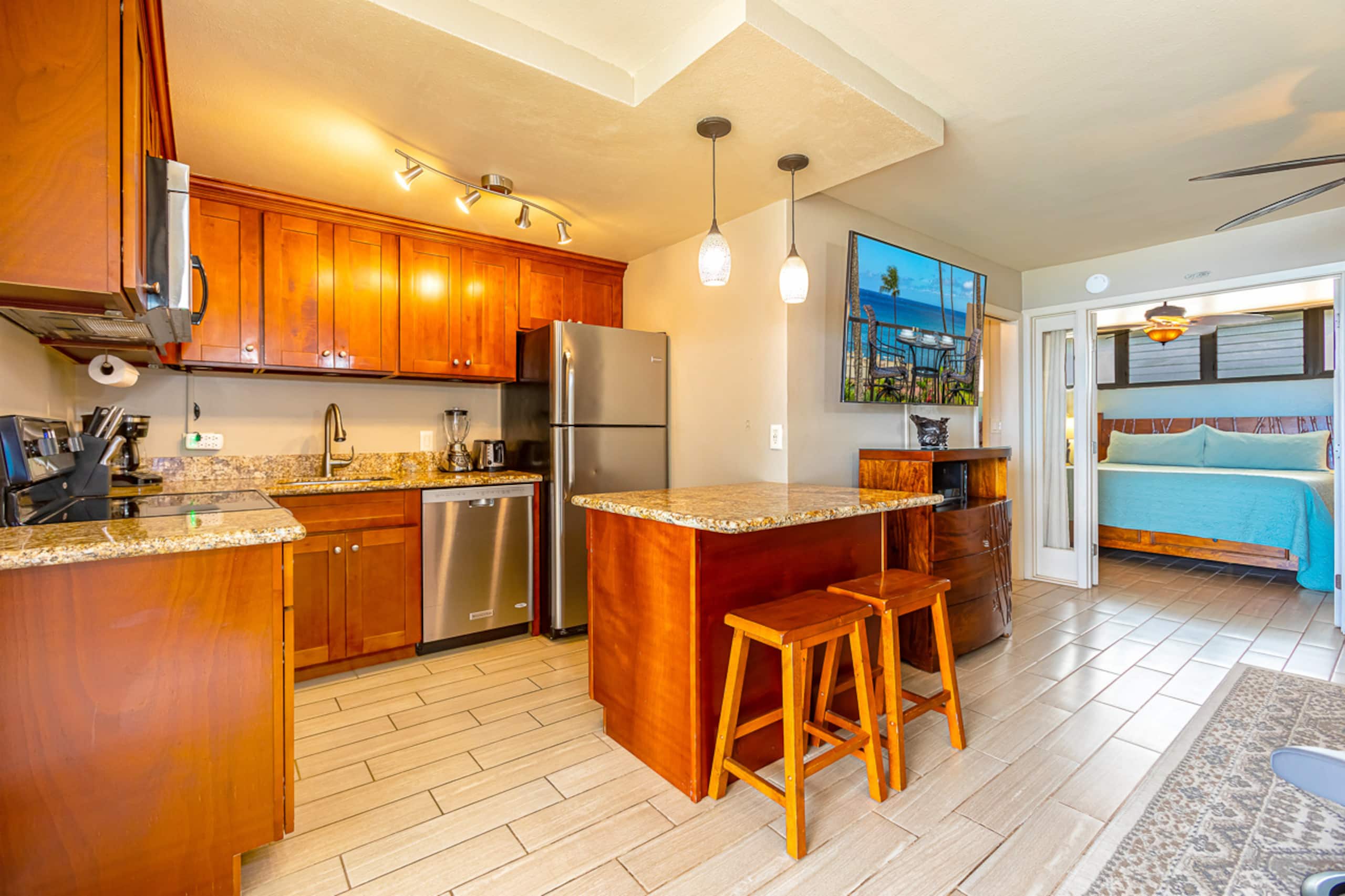 Condo in Lahaina · ★4.65 · 1 bedroom · 2 beds · 1 shared bath - Image 15