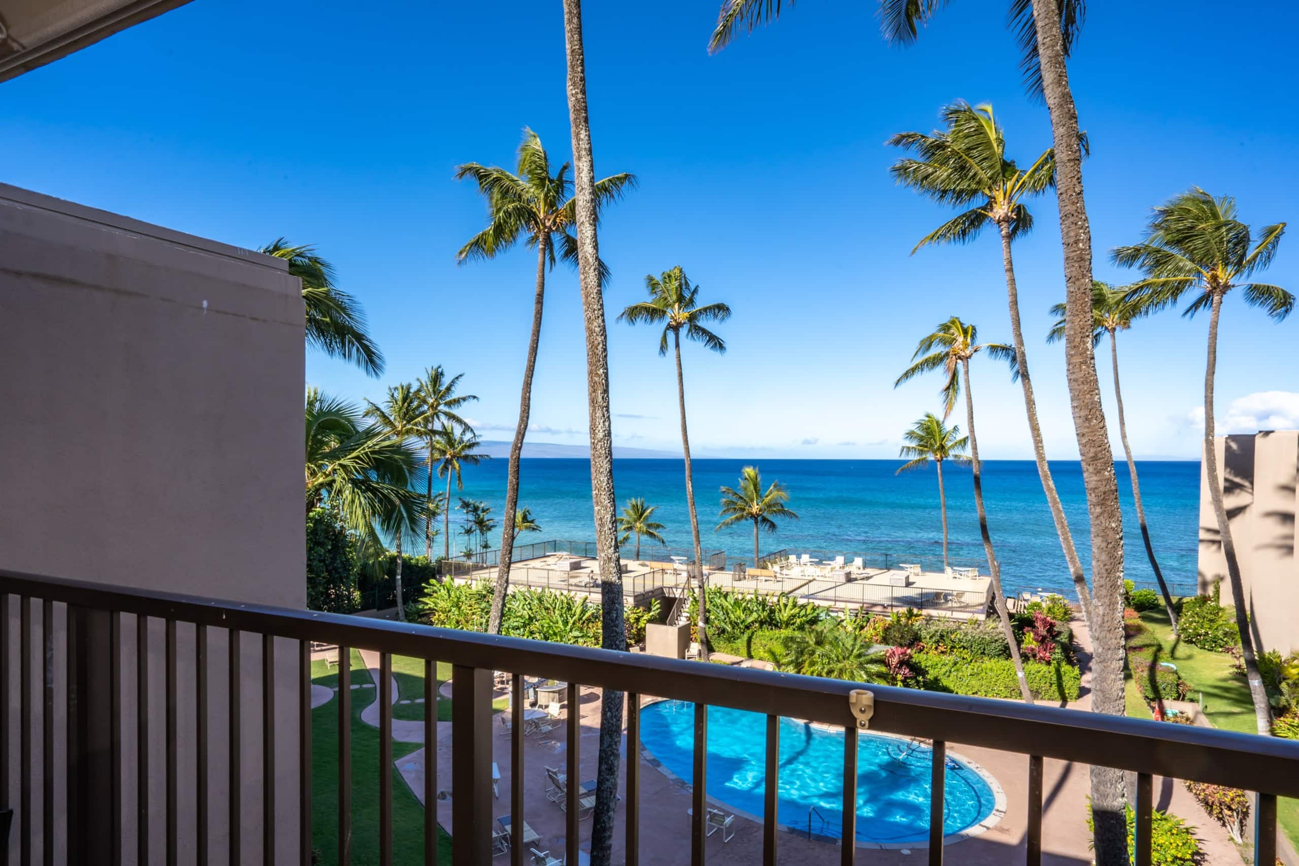 Condo in Lahaina · ★4.65 · 1 bedroom · 2 beds · 1 shared bath - Image 7