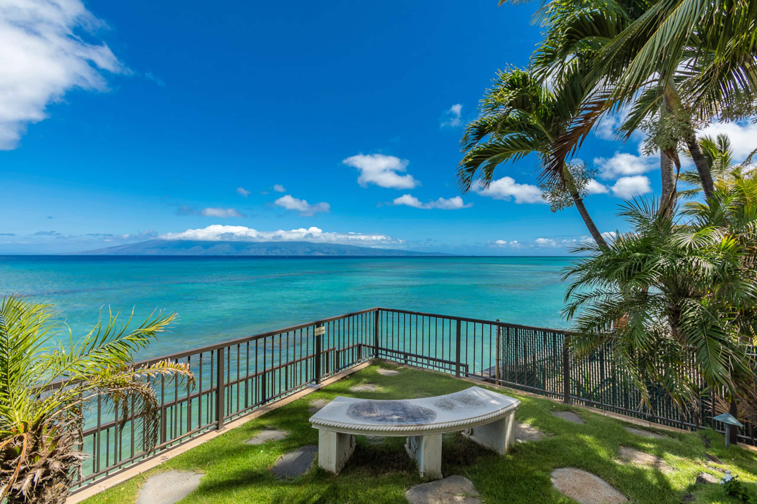 Condo in Lahaina · ★4.65 · 1 bedroom · 2 beds · 1 shared bath - Image 38