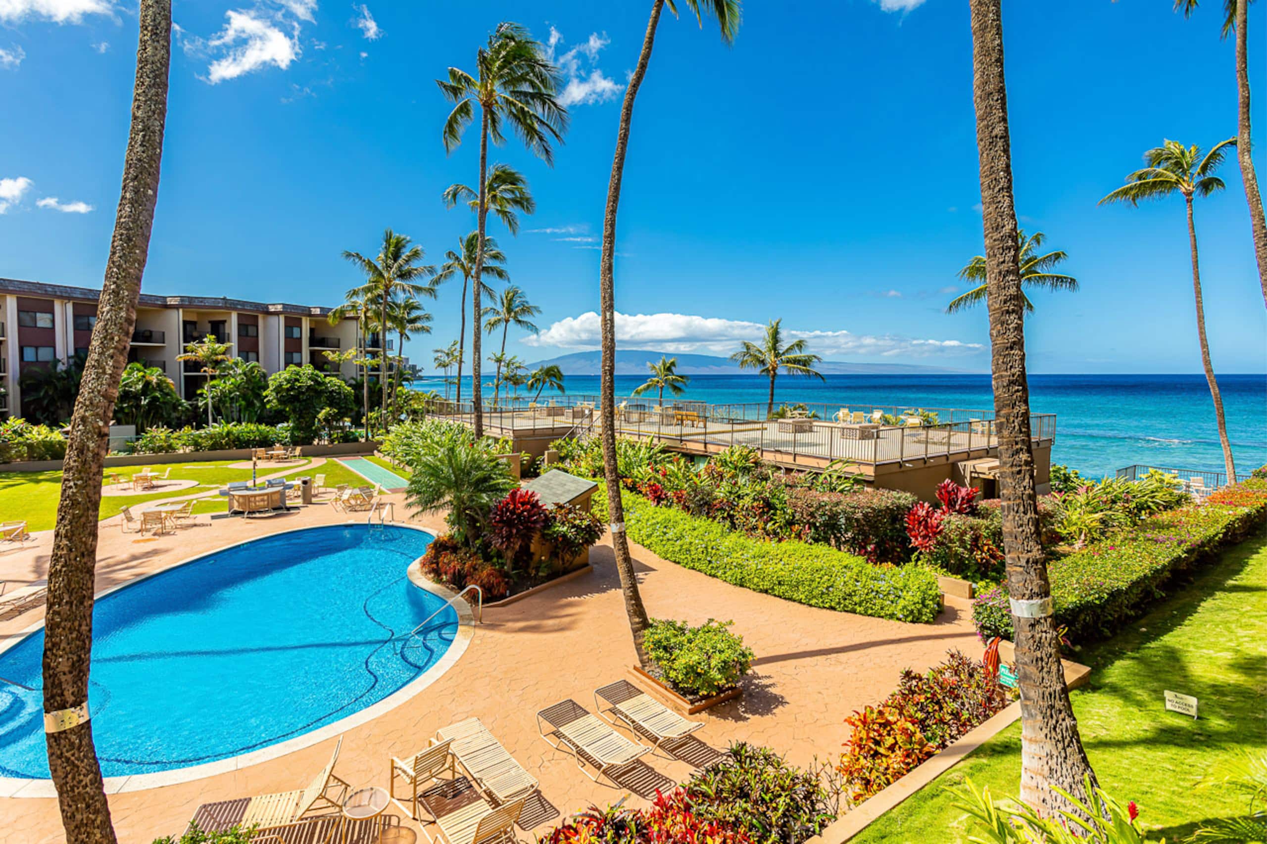 Condo in Lahaina · ★4.65 · 1 bedroom · 2 beds · 1 shared bath - Image 24