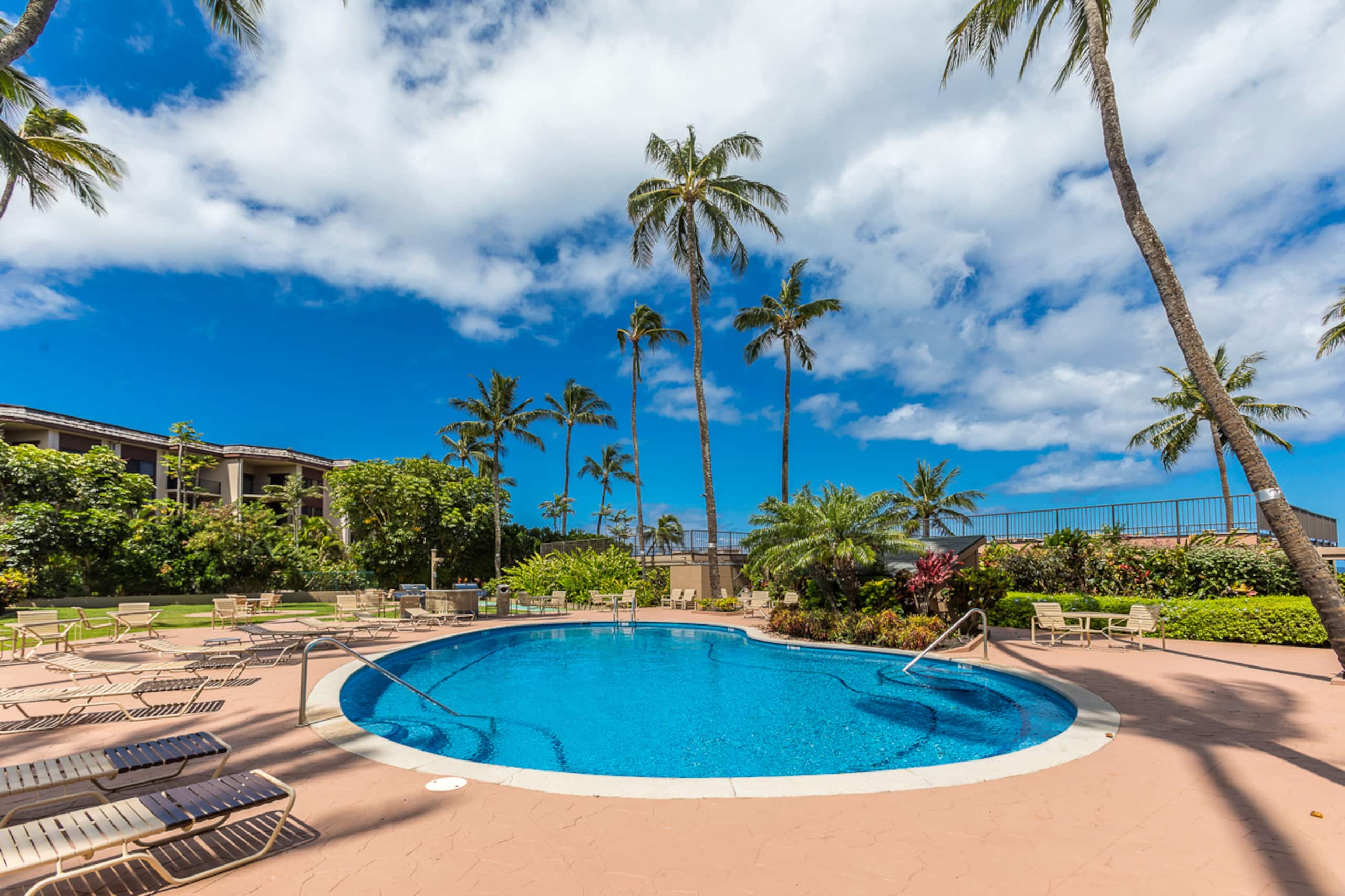 Condo in Lahaina · ★4.65 · 1 bedroom · 2 beds · 1 shared bath - Image 25