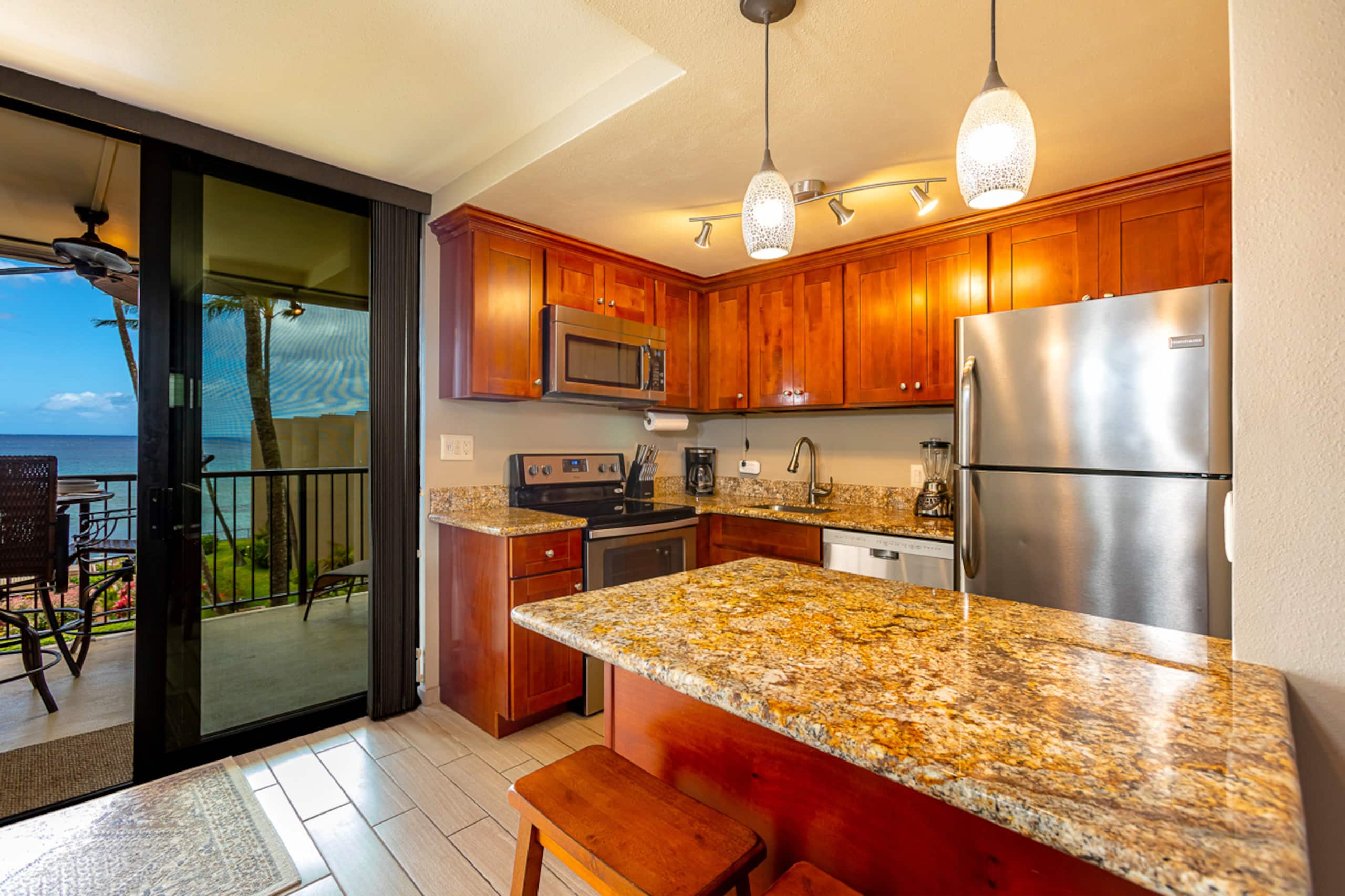 Condo in Lahaina · ★4.65 · 1 bedroom · 2 beds · 1 shared bath - Image 3