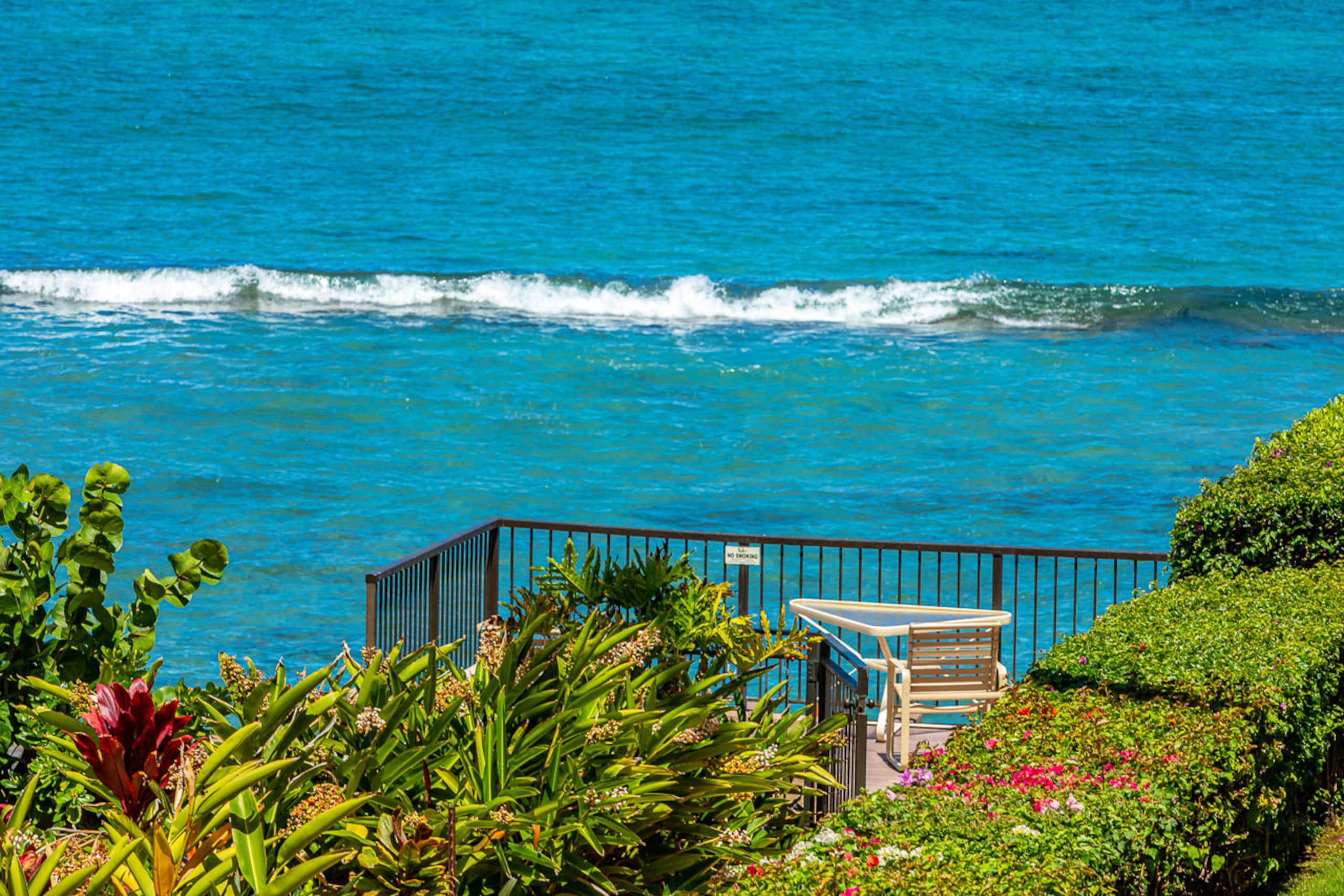 Condo in Lahaina · ★4.65 · 1 bedroom · 2 beds · 1 shared bath - Image 44