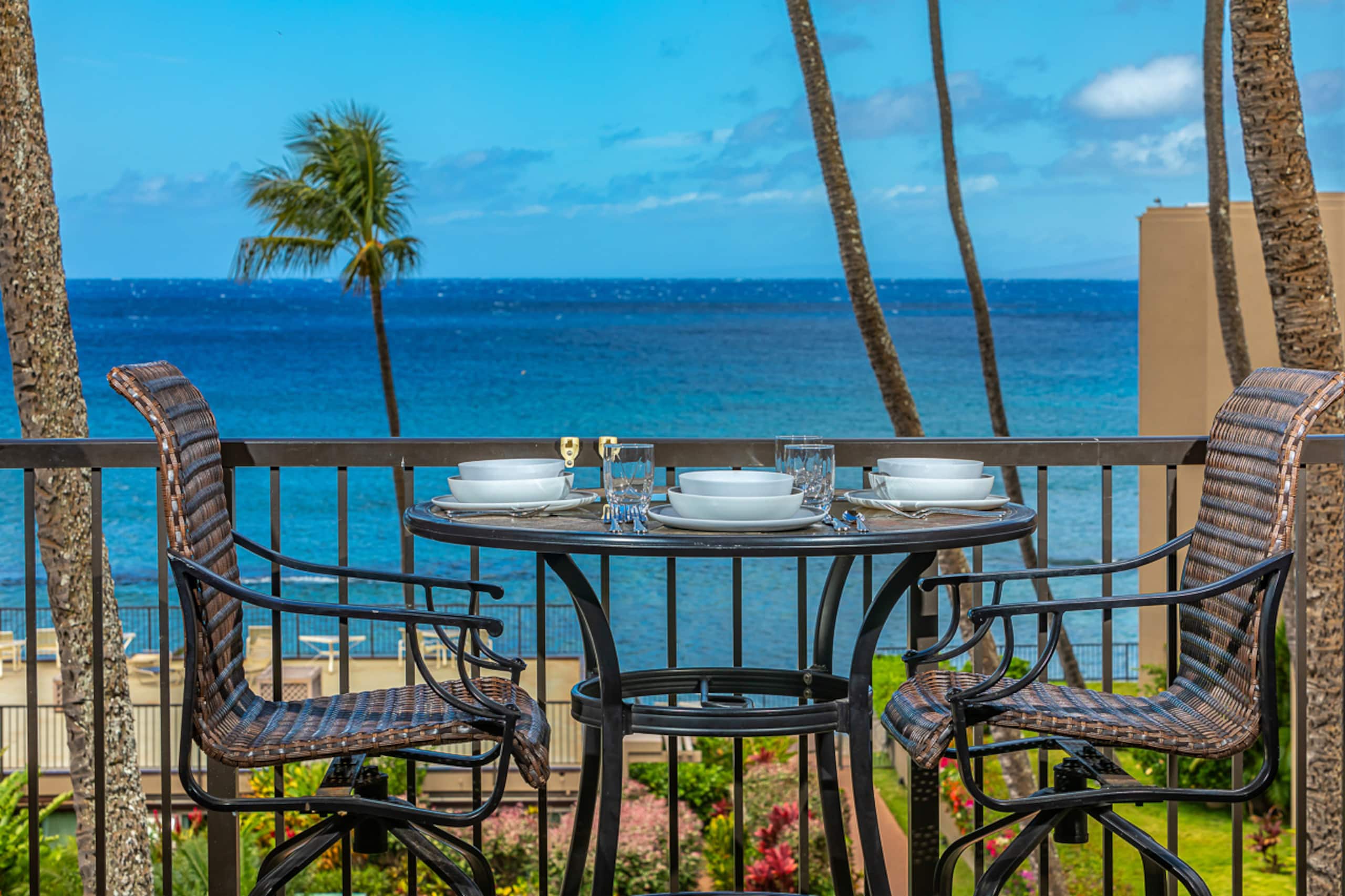 Condo in Lahaina · ★4.65 · 1 bedroom · 2 beds · 1 shared bath - Image 1