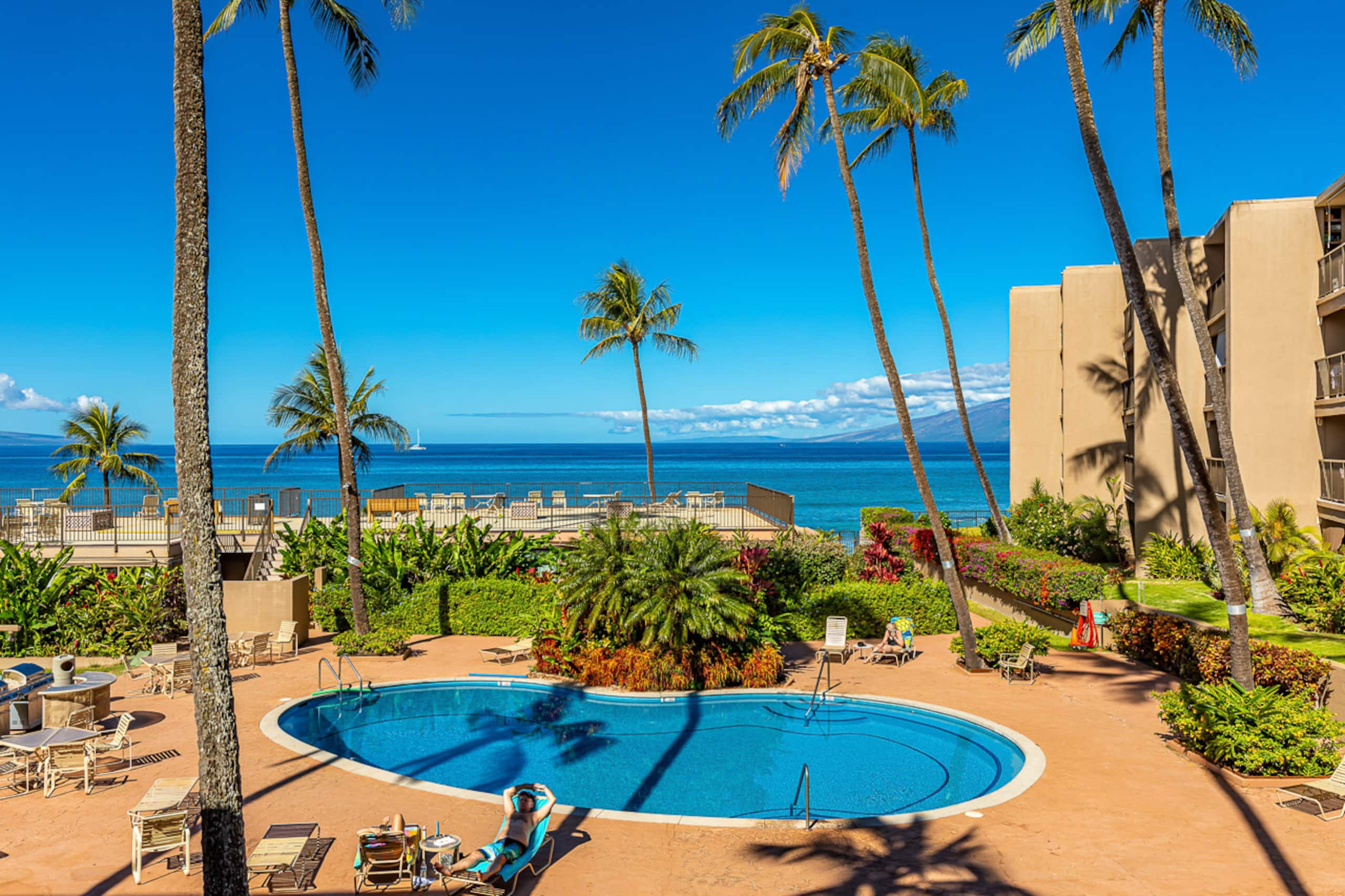 Condo in Lahaina · ★4.65 · 1 bedroom · 2 beds · 1 shared bath - Image 4