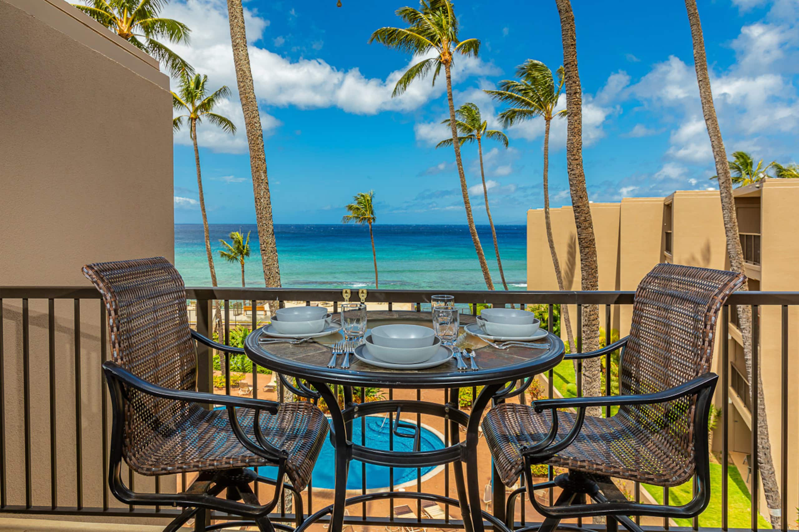 Condo in Lahaina · ★4.65 · 1 bedroom · 2 beds · 1 shared bath - Image 6