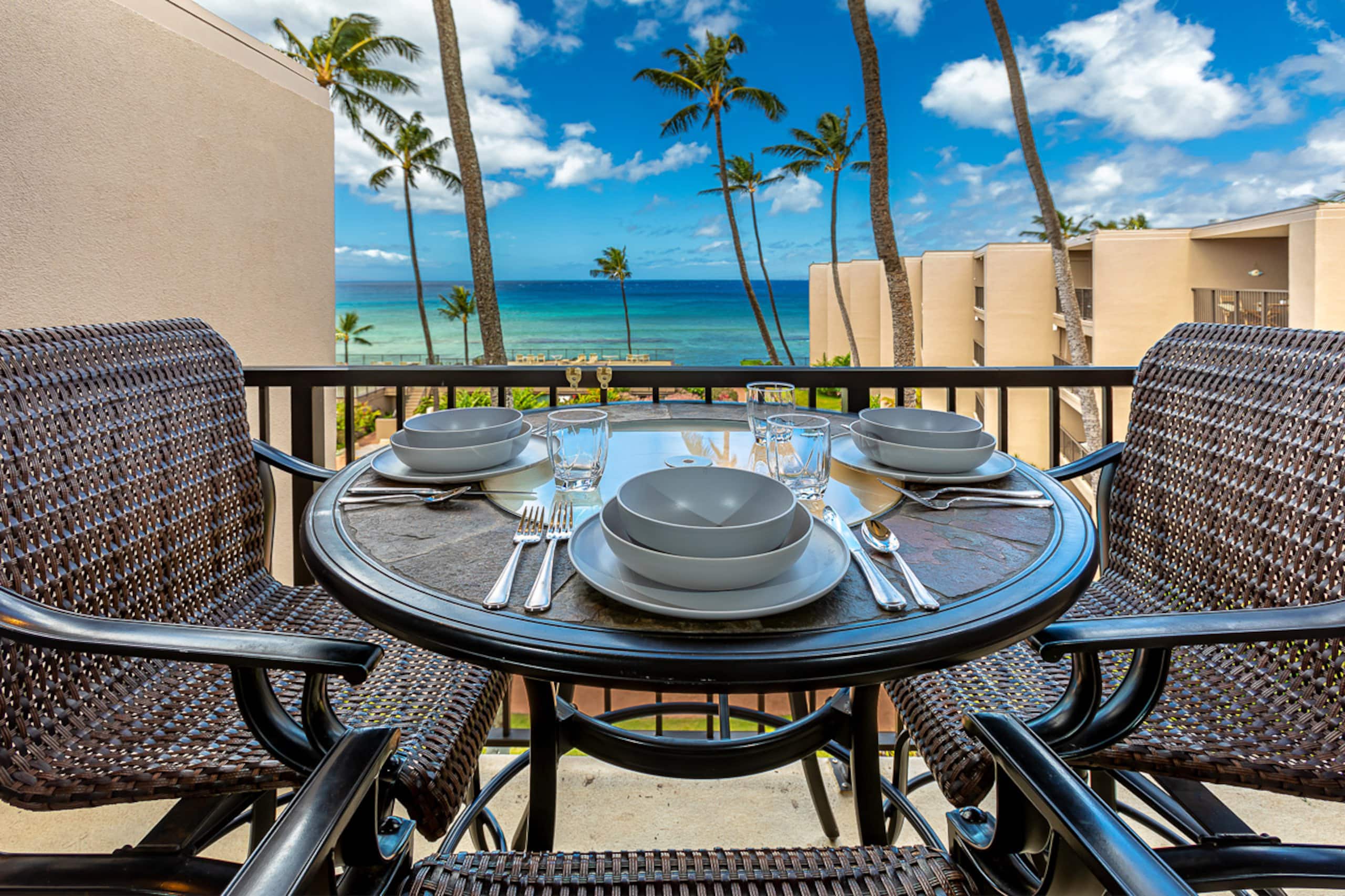 Condo in Lahaina · ★4.65 · 1 bedroom · 2 beds · 1 shared bath - Image 9