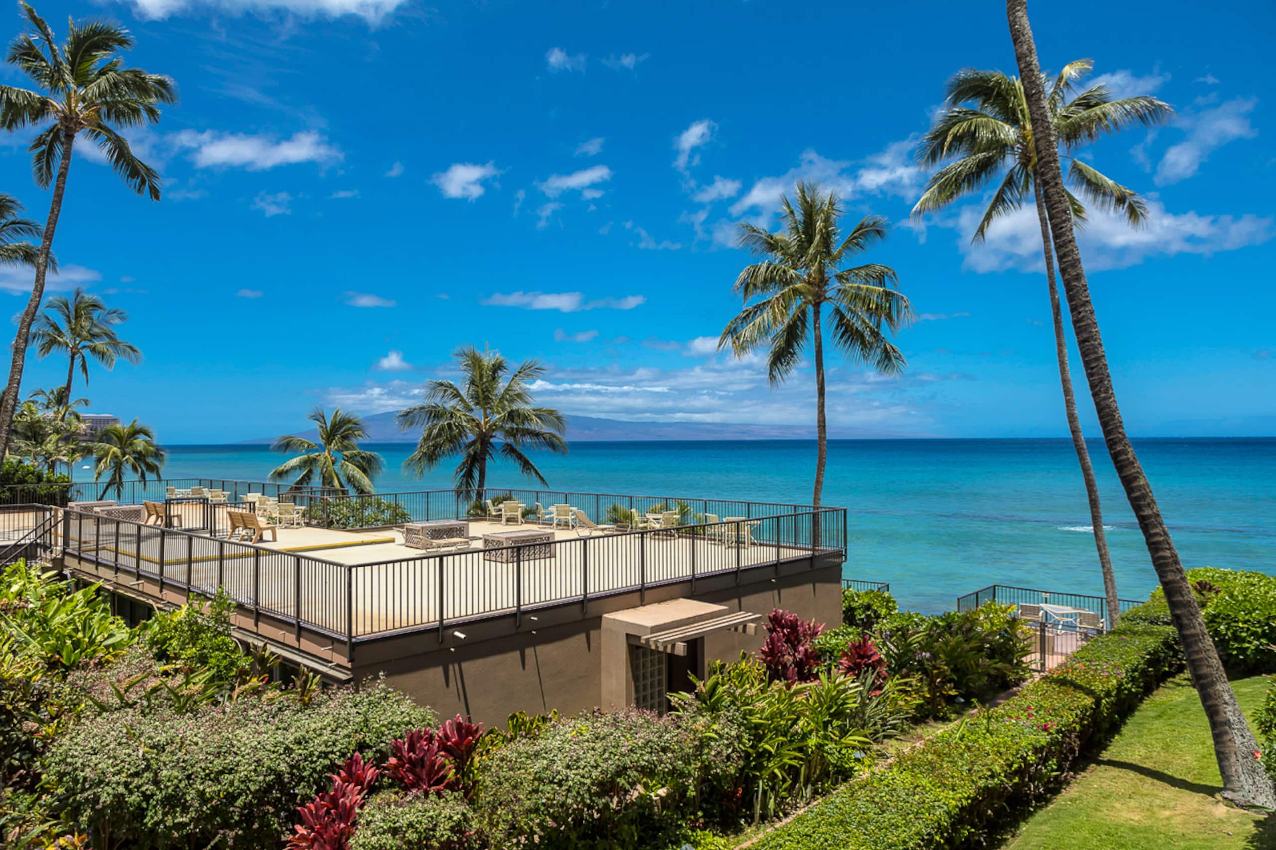 Condo in Lahaina · ★4.65 · 1 bedroom · 2 beds · 1 shared bath - Image 43