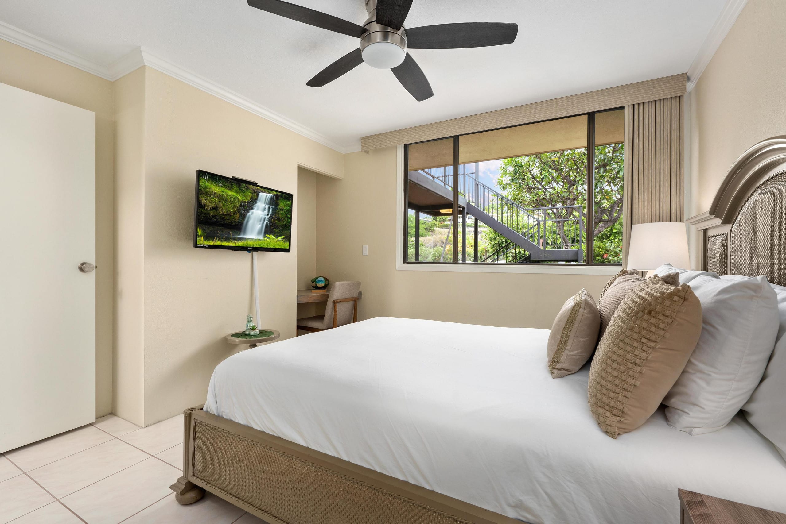 Condo in Kailua-Kona · ★4.59 · 2 bedrooms · 3 beds · 2 shared baths - Image 11