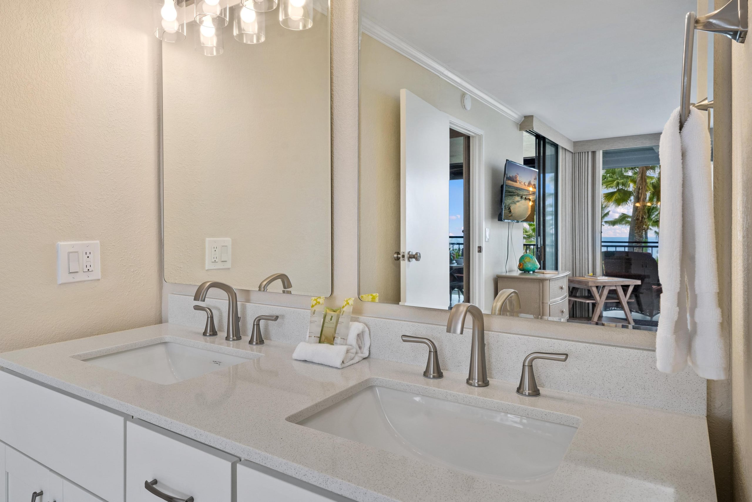 Condo in Kailua-Kona · ★4.59 · 2 bedrooms · 3 beds · 2 shared baths - Image 13