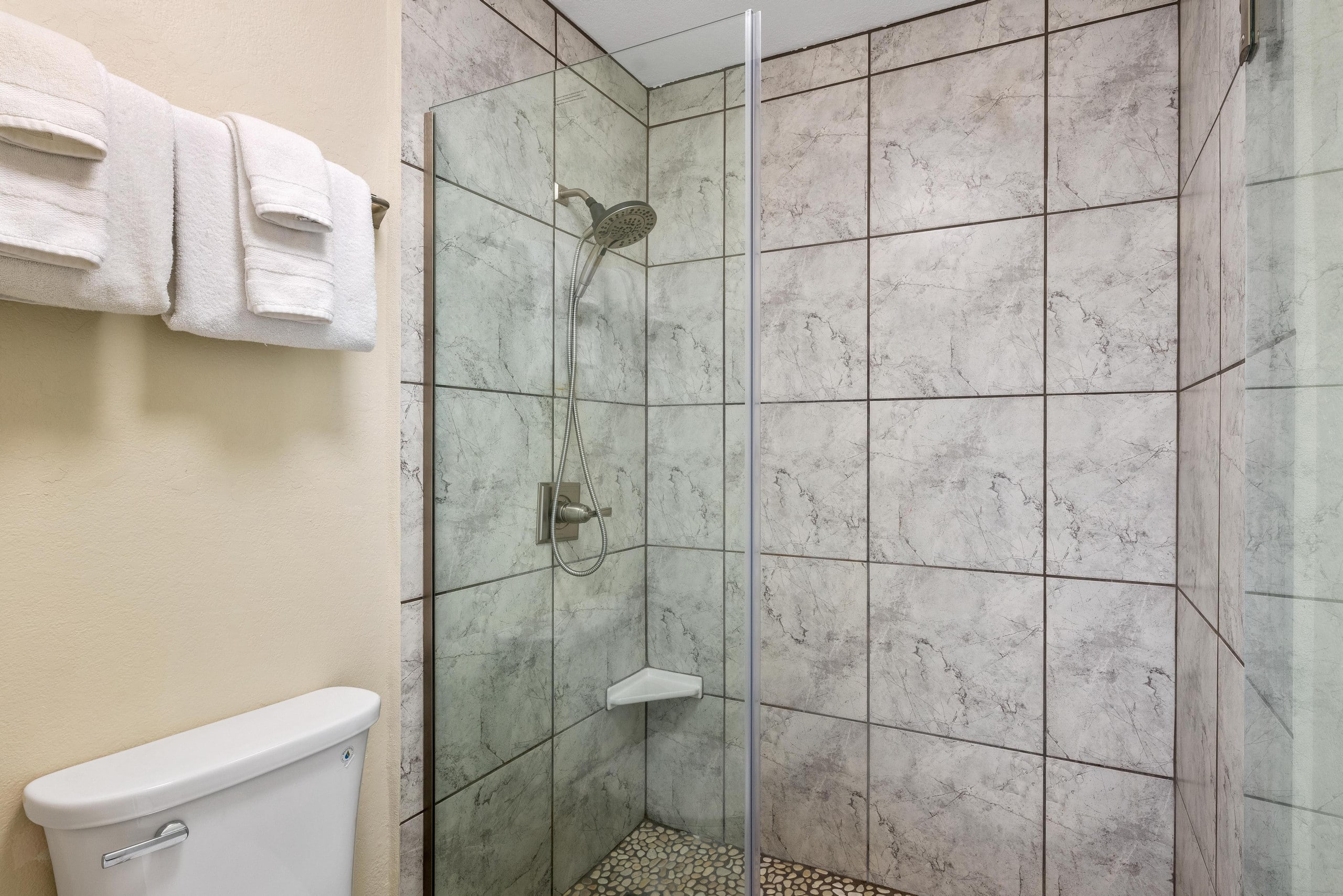 Condo in Kailua-Kona · ★4.59 · 2 bedrooms · 3 beds · 2 shared baths - Image 15