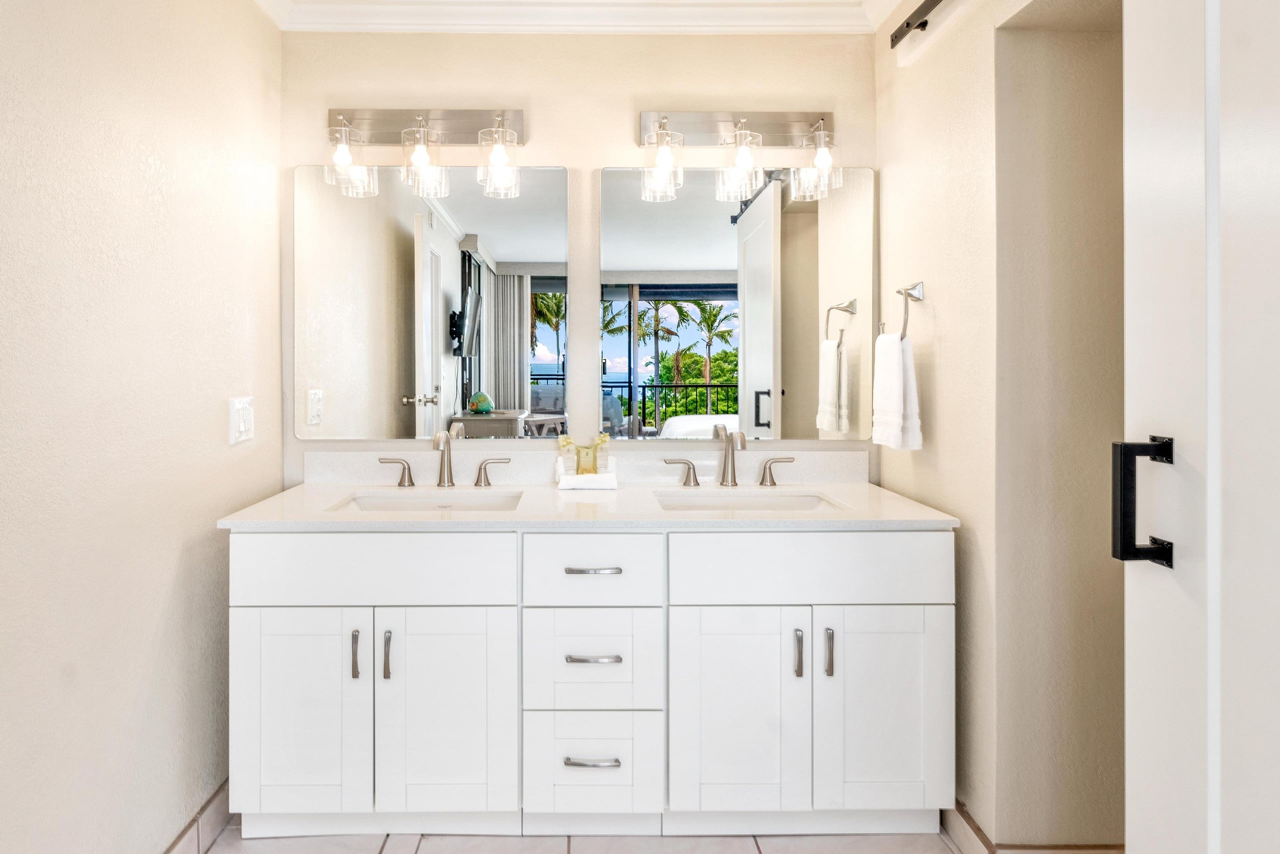 Condo in Kailua-Kona · ★4.59 · 2 bedrooms · 3 beds · 2 shared baths - Image 12