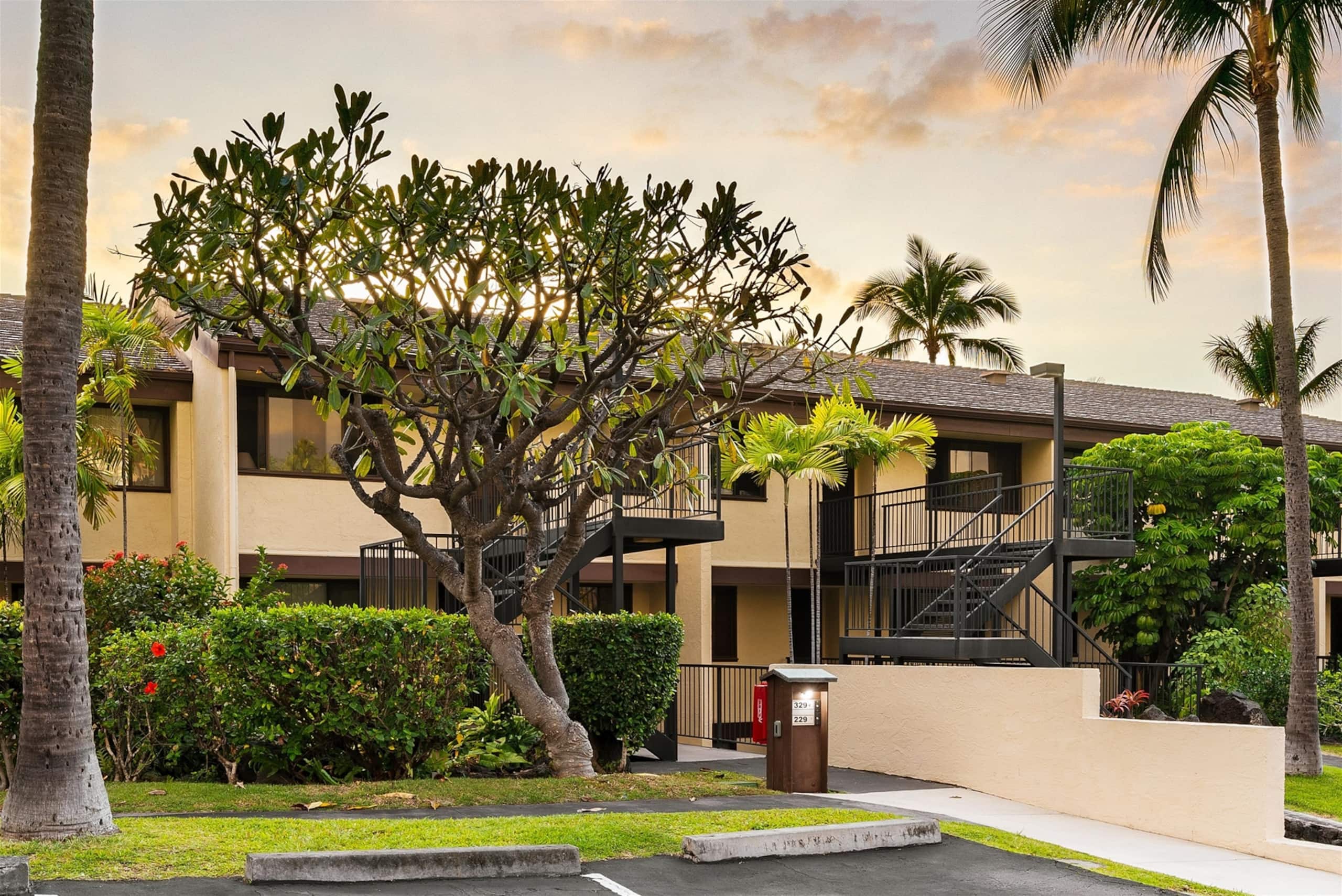 Condo in Kailua-Kona · ★4.59 · 2 bedrooms · 3 beds · 2 shared baths - Image 40