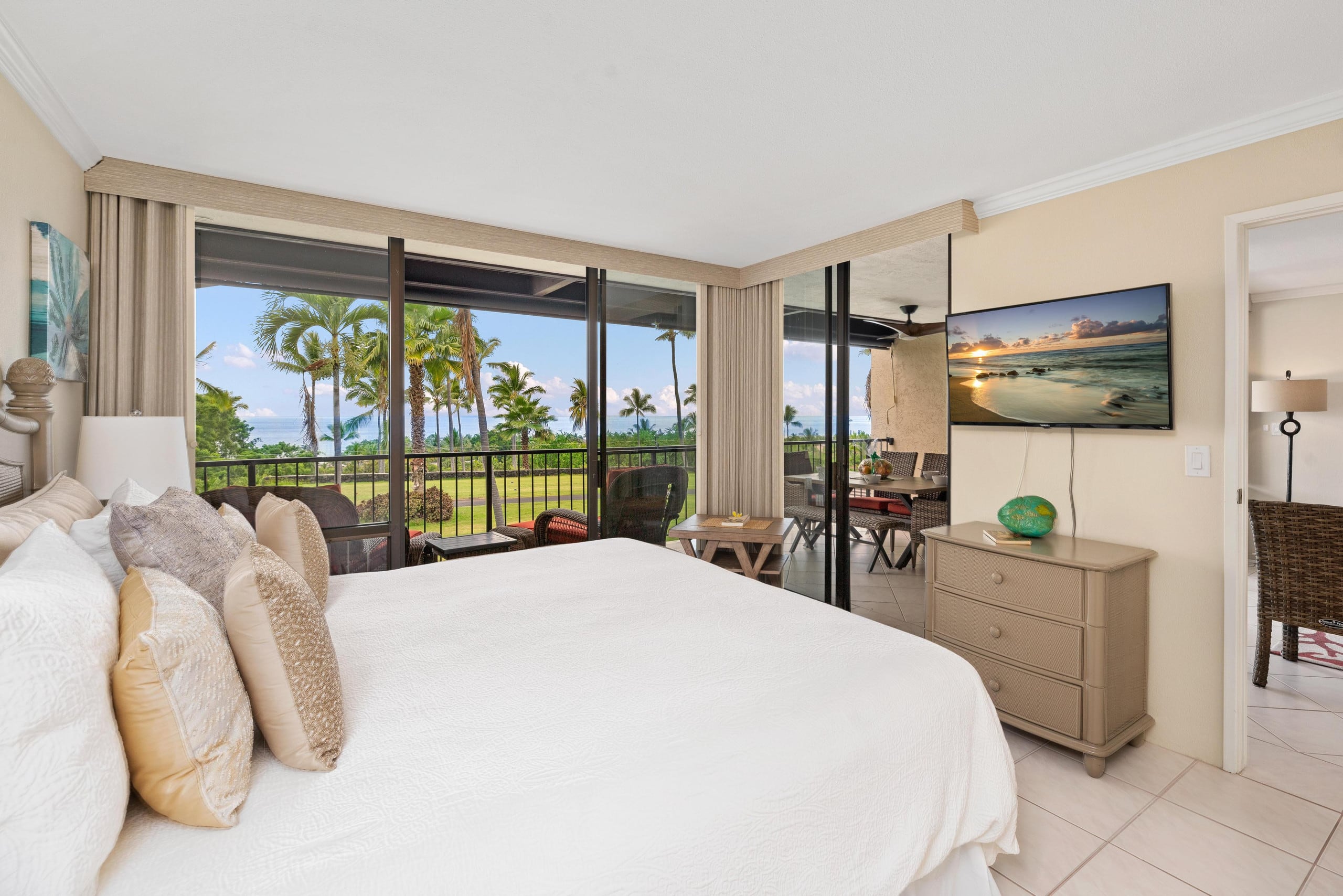 Condo in Kailua-Kona · ★4.59 · 2 bedrooms · 3 beds · 2 shared baths - Image 7