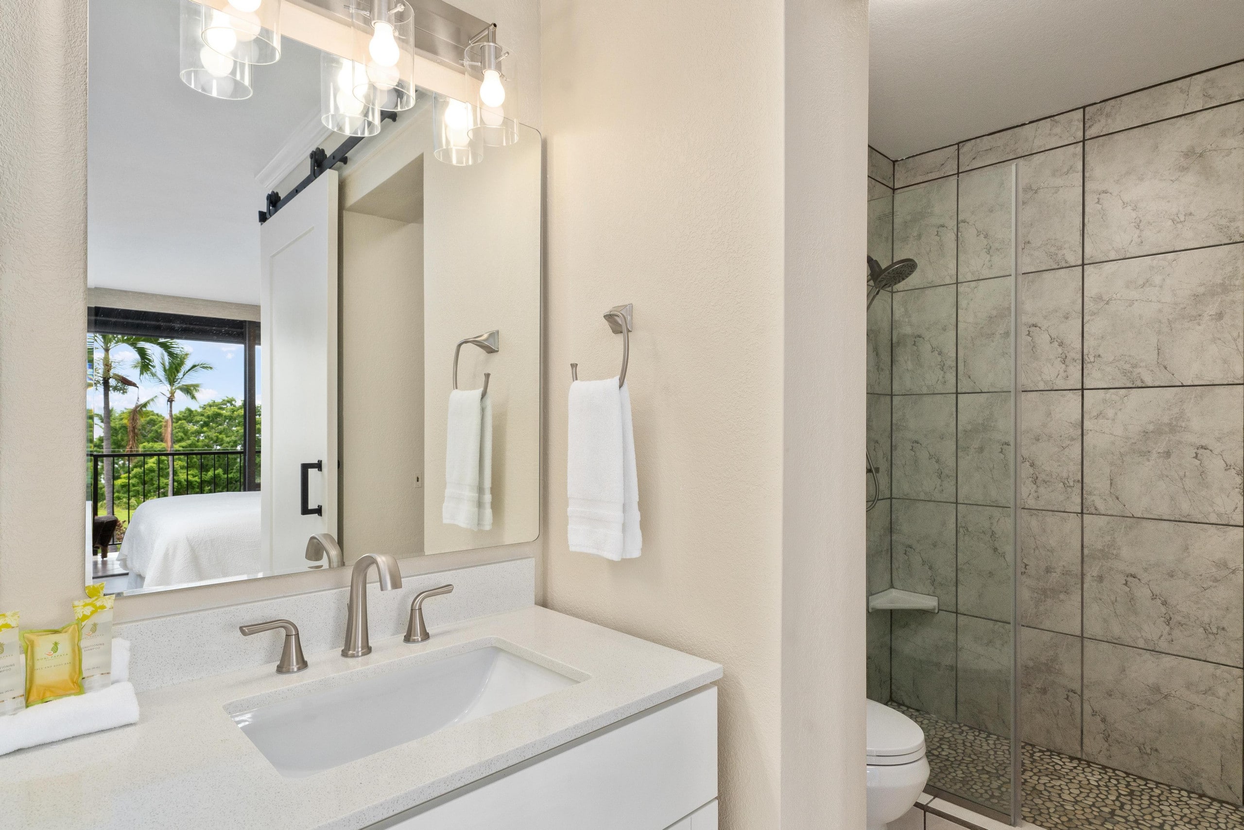 Condo in Kailua-Kona · ★4.59 · 2 bedrooms · 3 beds · 2 shared baths - Image 14