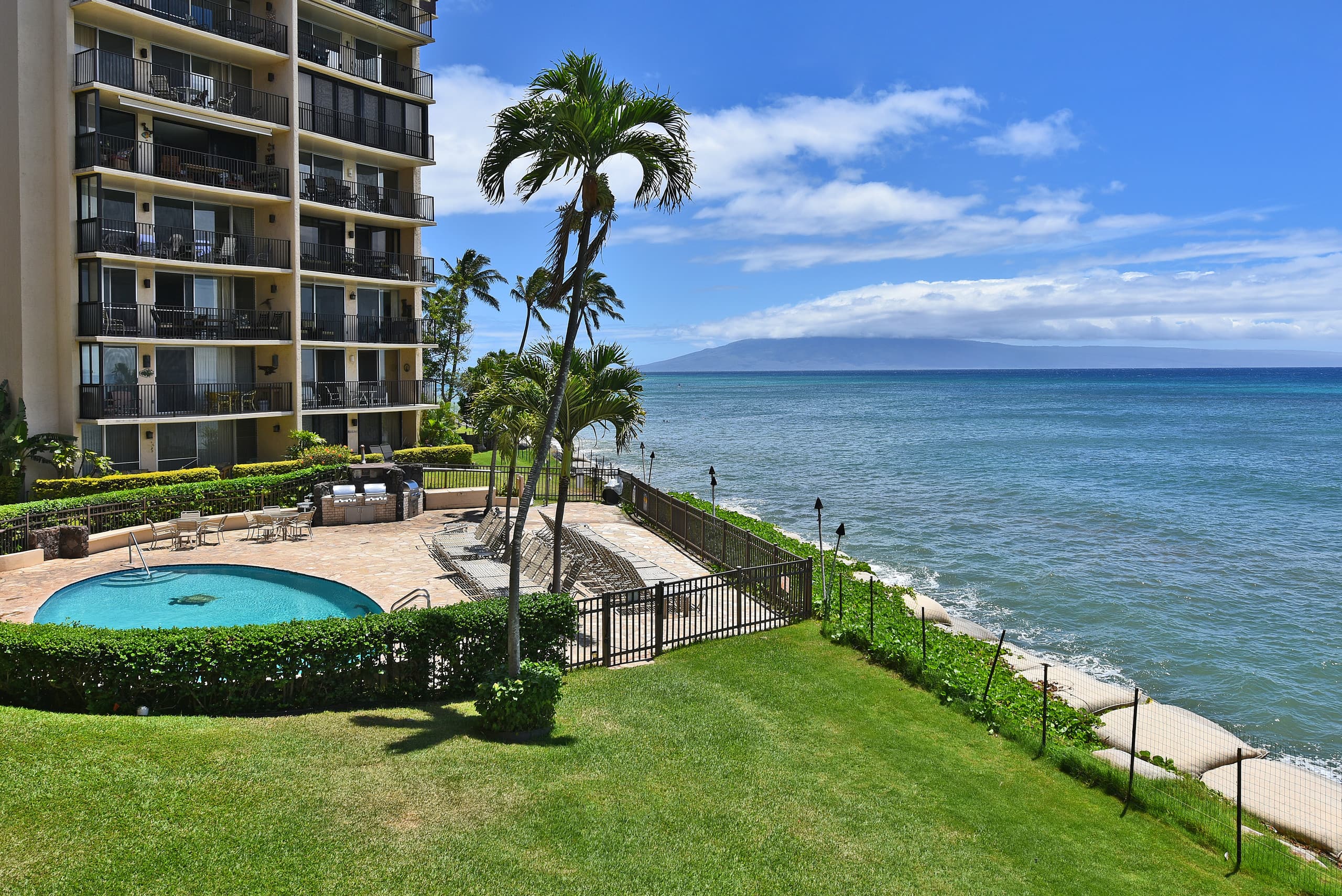 Condo in Lahaina · ★4.27 · 1 bedroom · 2 beds · 2 baths - Image 26
