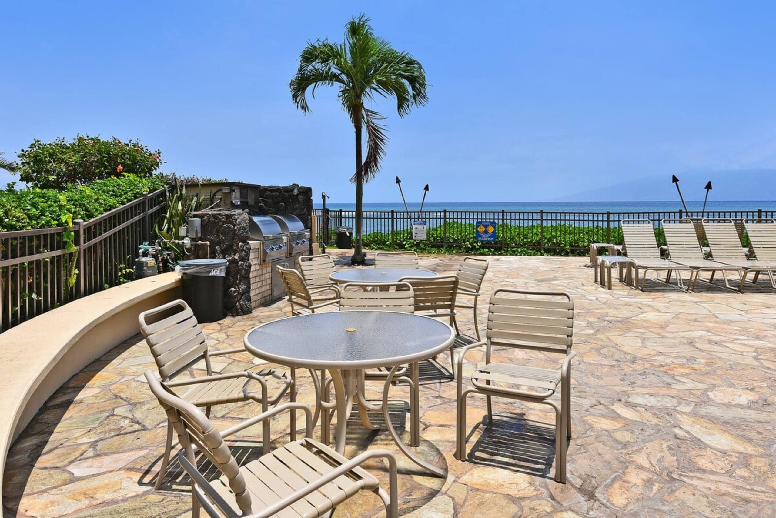Condo in Lahaina · ★4.27 · 1 bedroom · 2 beds · 2 baths - Image 24