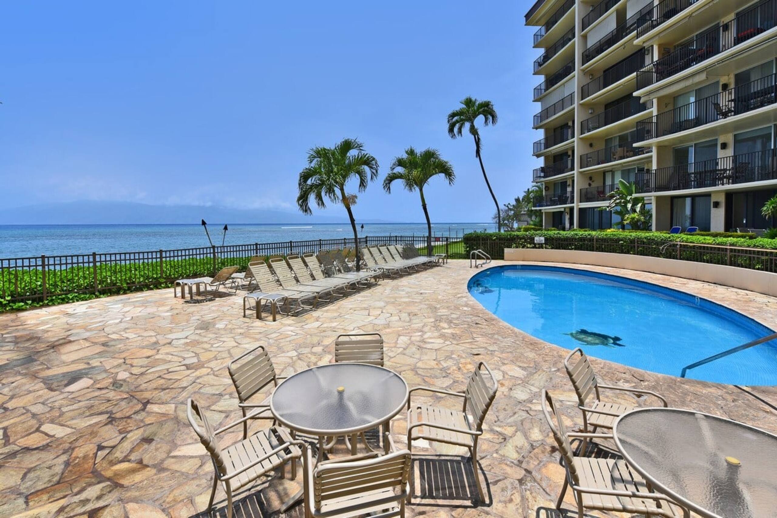 Condo in Lahaina · ★4.27 · 1 bedroom · 2 beds · 2 baths - Image 39