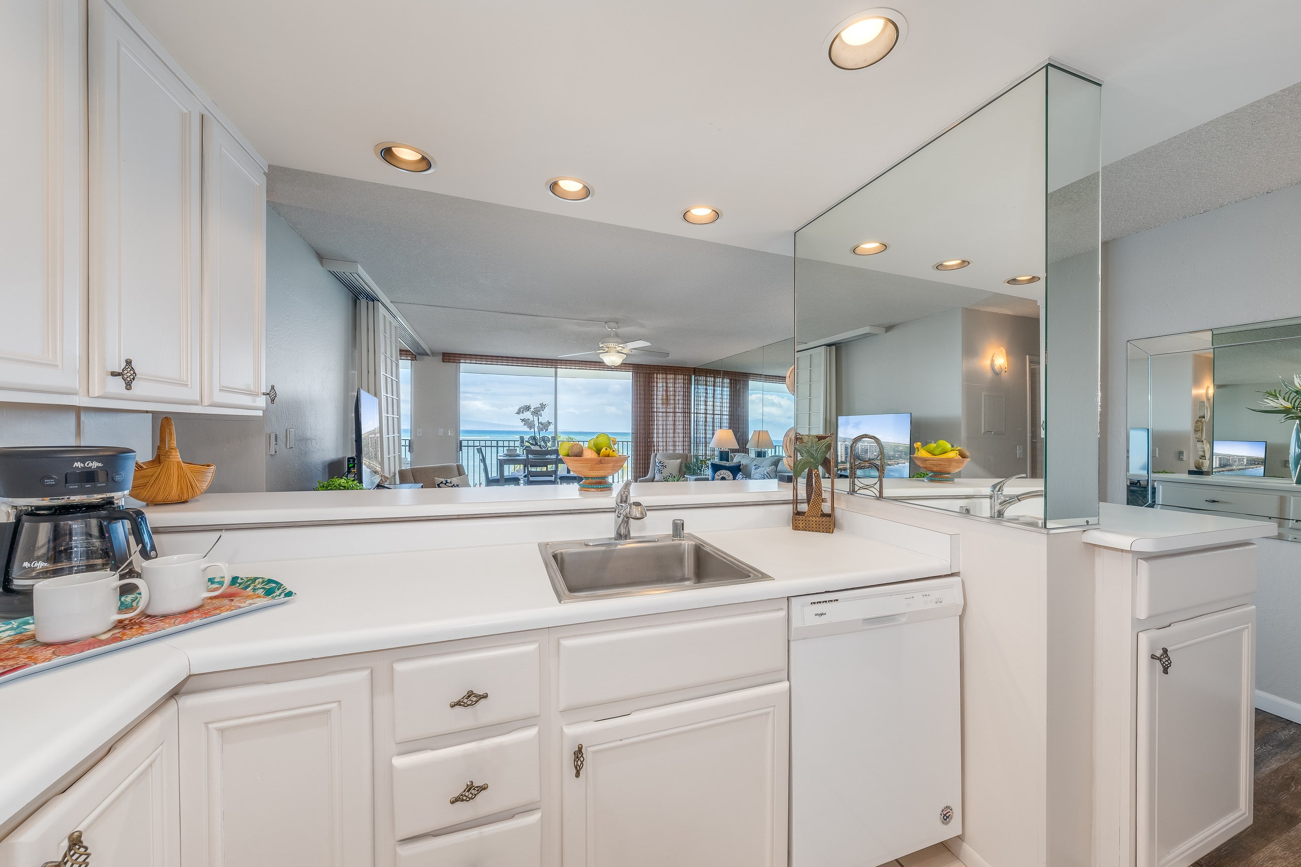 Condo in Lahaina · ★4.27 · 1 bedroom · 2 beds · 2 baths - Image 8