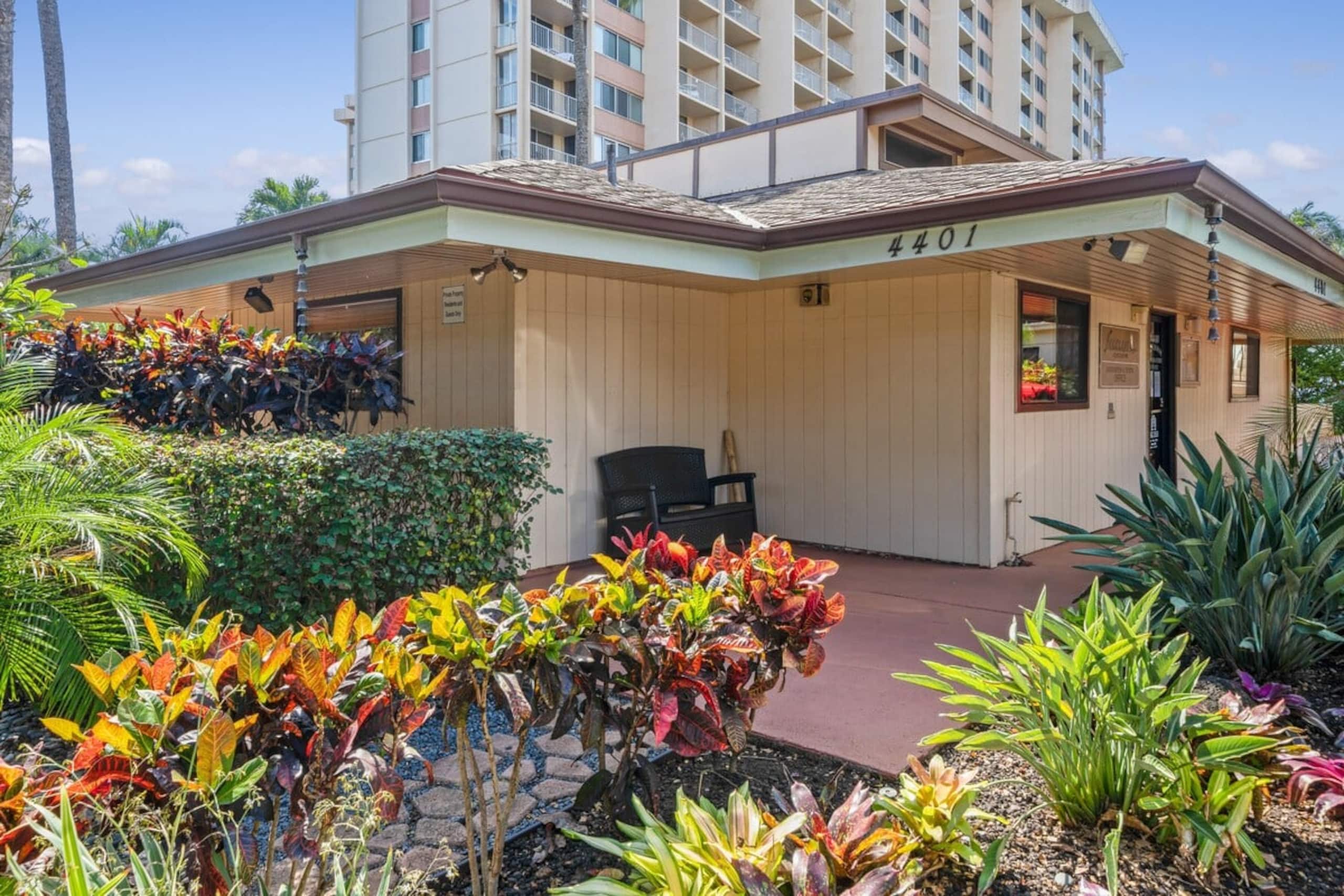 Condo in Lahaina · ★4.27 · 1 bedroom · 2 beds · 2 baths - Image 31