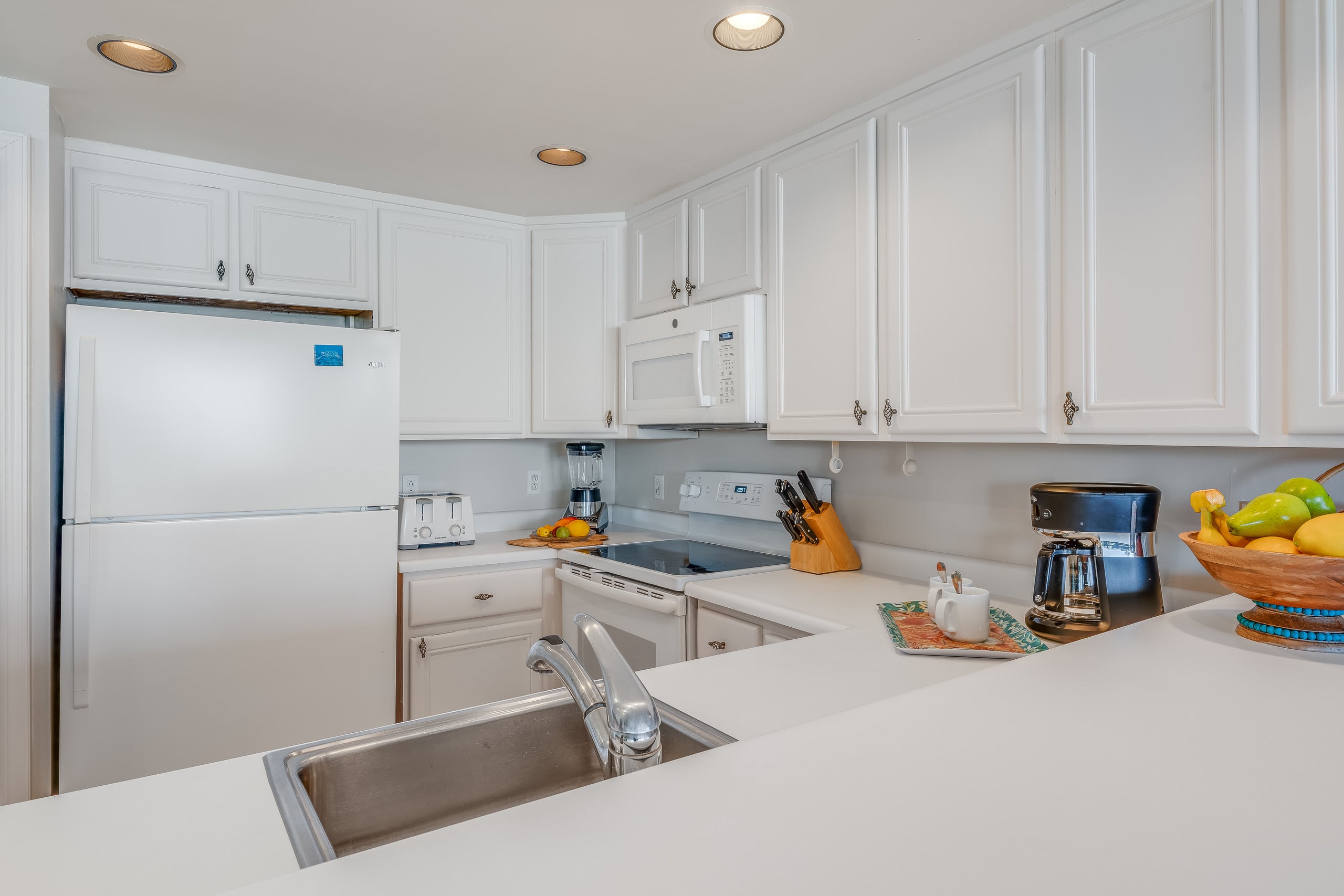 Condo in Lahaina · ★4.27 · 1 bedroom · 2 beds · 2 baths - Image 6