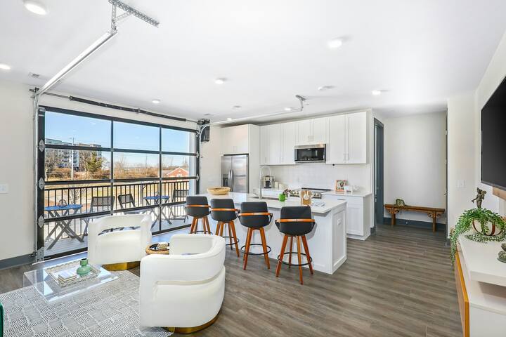 City 2BR Muse Nashville 3rd-Floor | Balcony gallery image 4