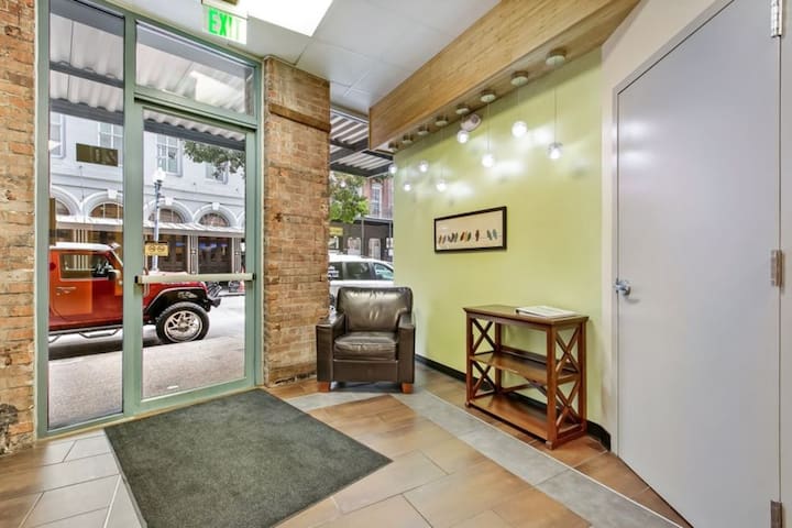 Merchant Lofts New Orleans managed Airbnb listing 3
