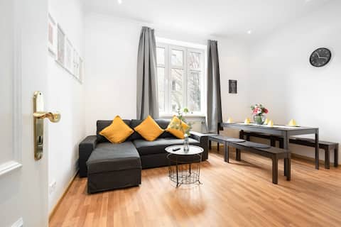 Top Airbnb: 2bedroom in historic villa near Nymphenburg Palace in Nymphenburg