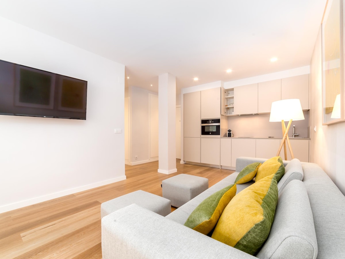 Top Airbnb: Bright & Elegant 2BR near Mestalla · Seasonal Stay in El Pla Del Real