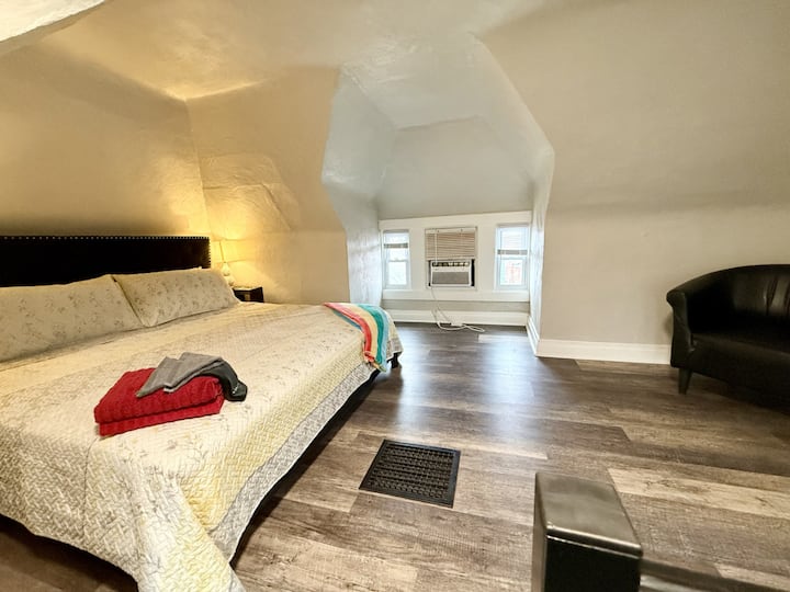 Bedroom 3 - King 3rd floor