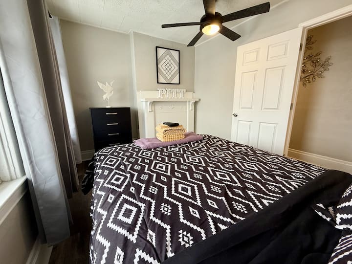 Bedroom 2 - Queen on 2nd floor