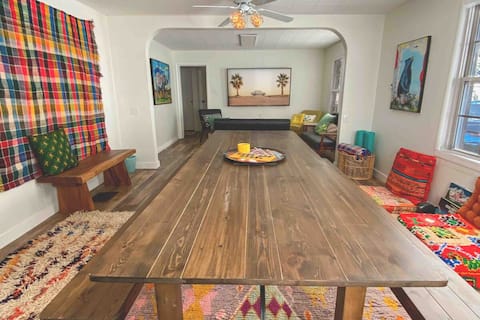 Colorful BIG Bear Home 5br 2ba-Epic Art!