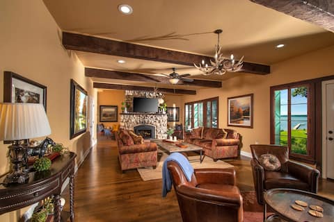 Level Lakefront on Owasco Lake! Sleeps 14!
