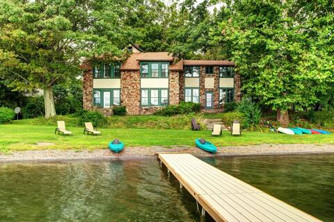 Level Lakefront on Owasco Lake! Sleeps 14!