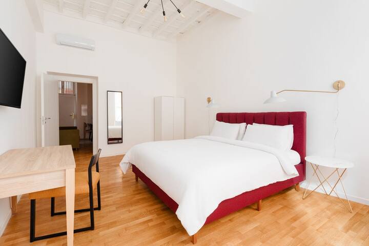 Sonder Palazzo Taverna | Two-Bedroom Apartment gallery image 5