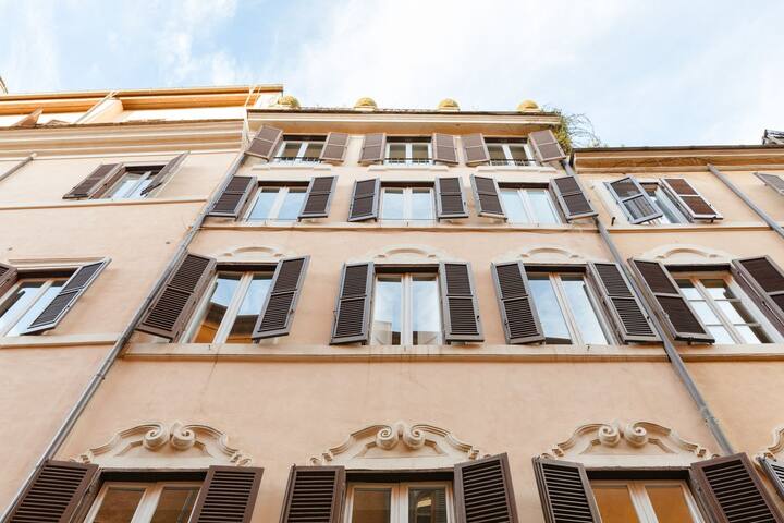 Sonder Palazzo Taverna | Two-Bedroom Apartment gallery image 4