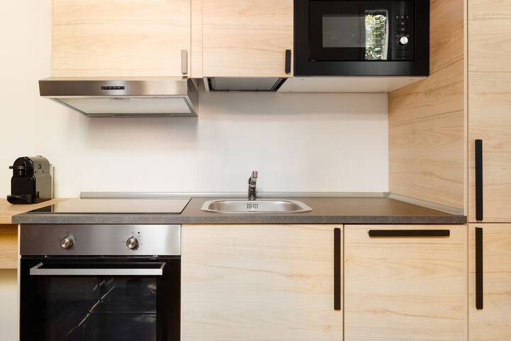 Sonder Palazzo Taverna | Superior 2BR Apartment gallery image 3