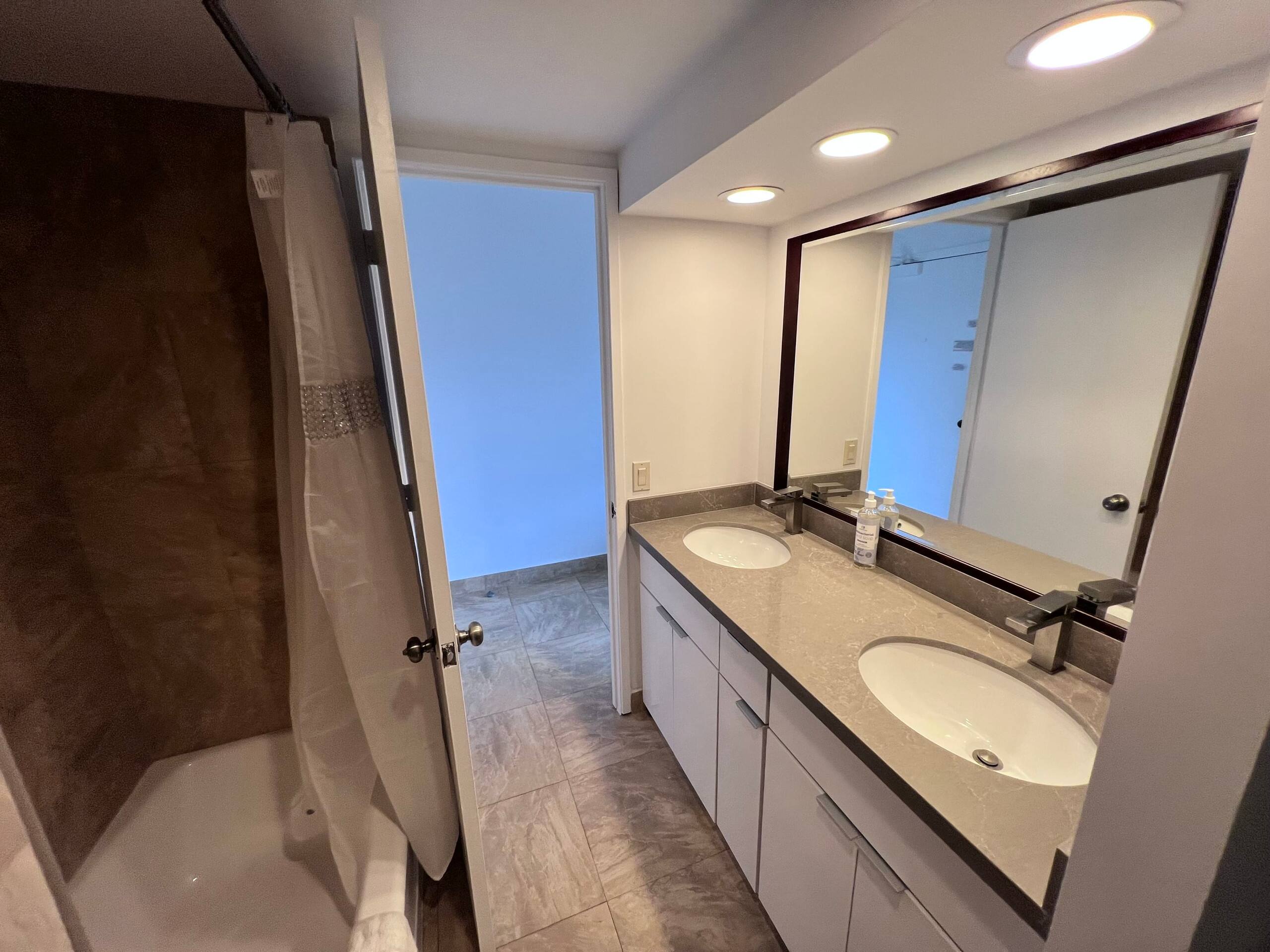 Condo in Honolulu · ★4.8 · 1 bedroom · 2 beds · 1 shared bath - Image 13