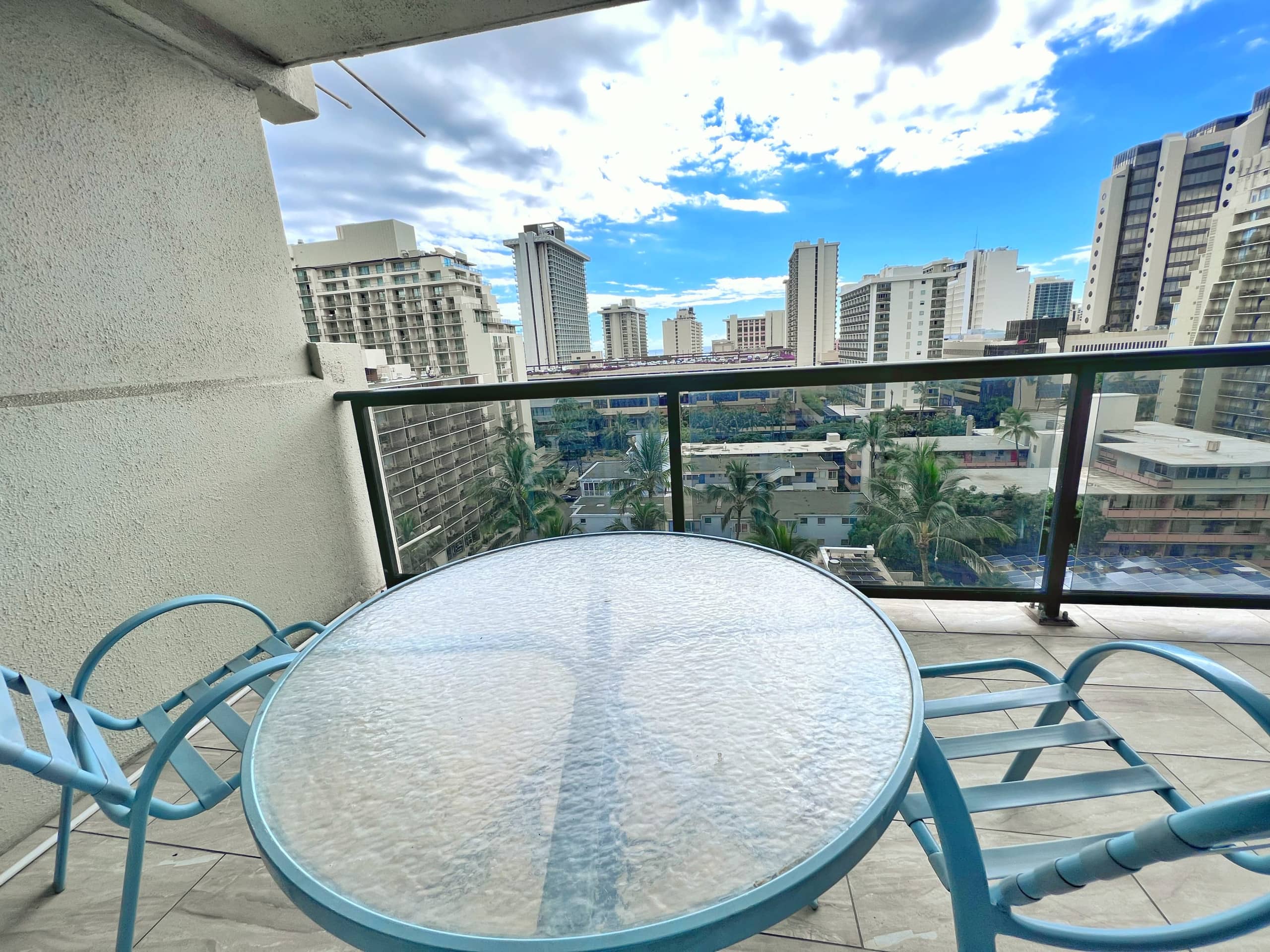 Condo in Honolulu · ★4.8 · 1 bedroom · 2 beds · 1 shared bath - Image 17
